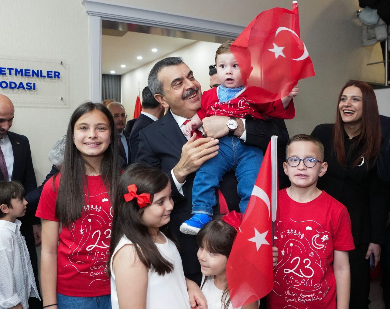 B A K A N T E K I N K O L T U G U N U 11 Y A S I N D A K I D E F N 1274295 379273