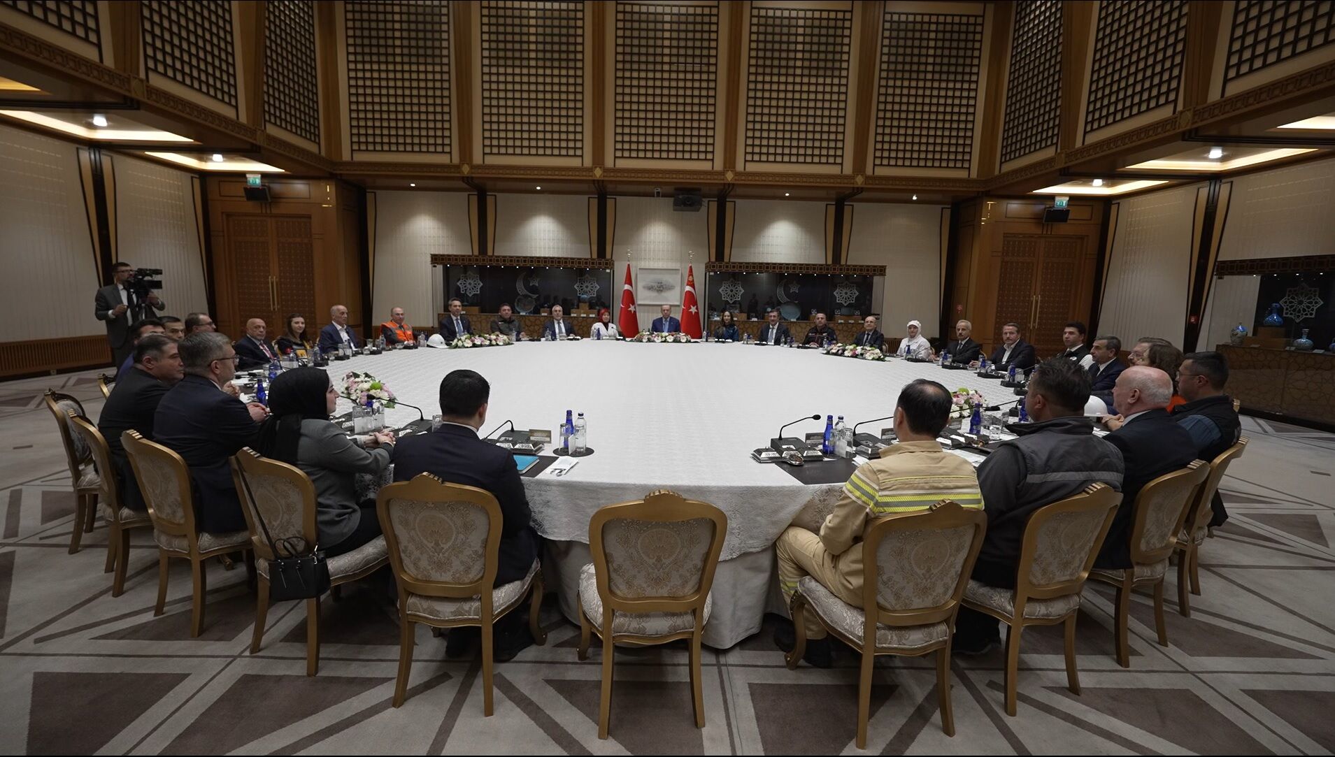 C U M H U R B A S K A N I E R D O G A N I S C I N I N E M E K C I N I 1286535 382811