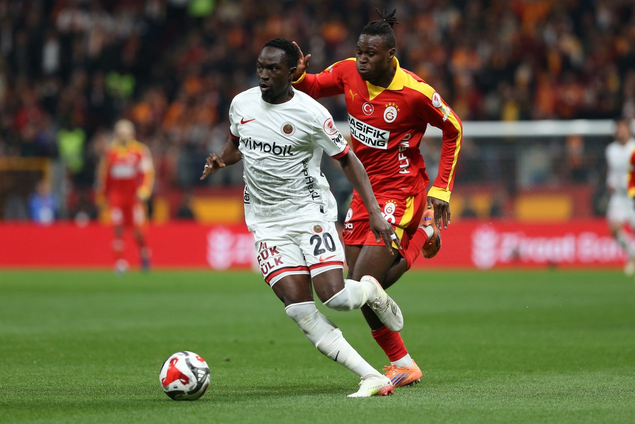 G A L A T A S A R A Y – N A T U R A D U N Y A S I G E N C L E R B I R L 1273662 379095