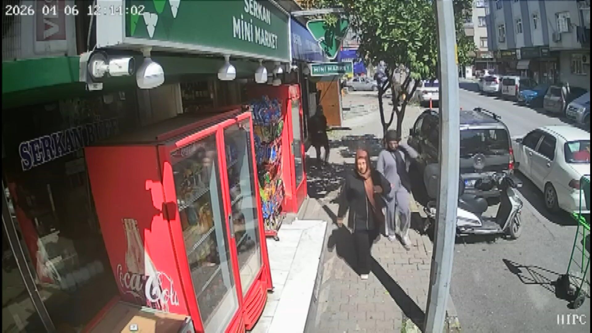 Gaziosmanpasada Ayni Apartmanda 2 Daire 1252686 372765 (1)