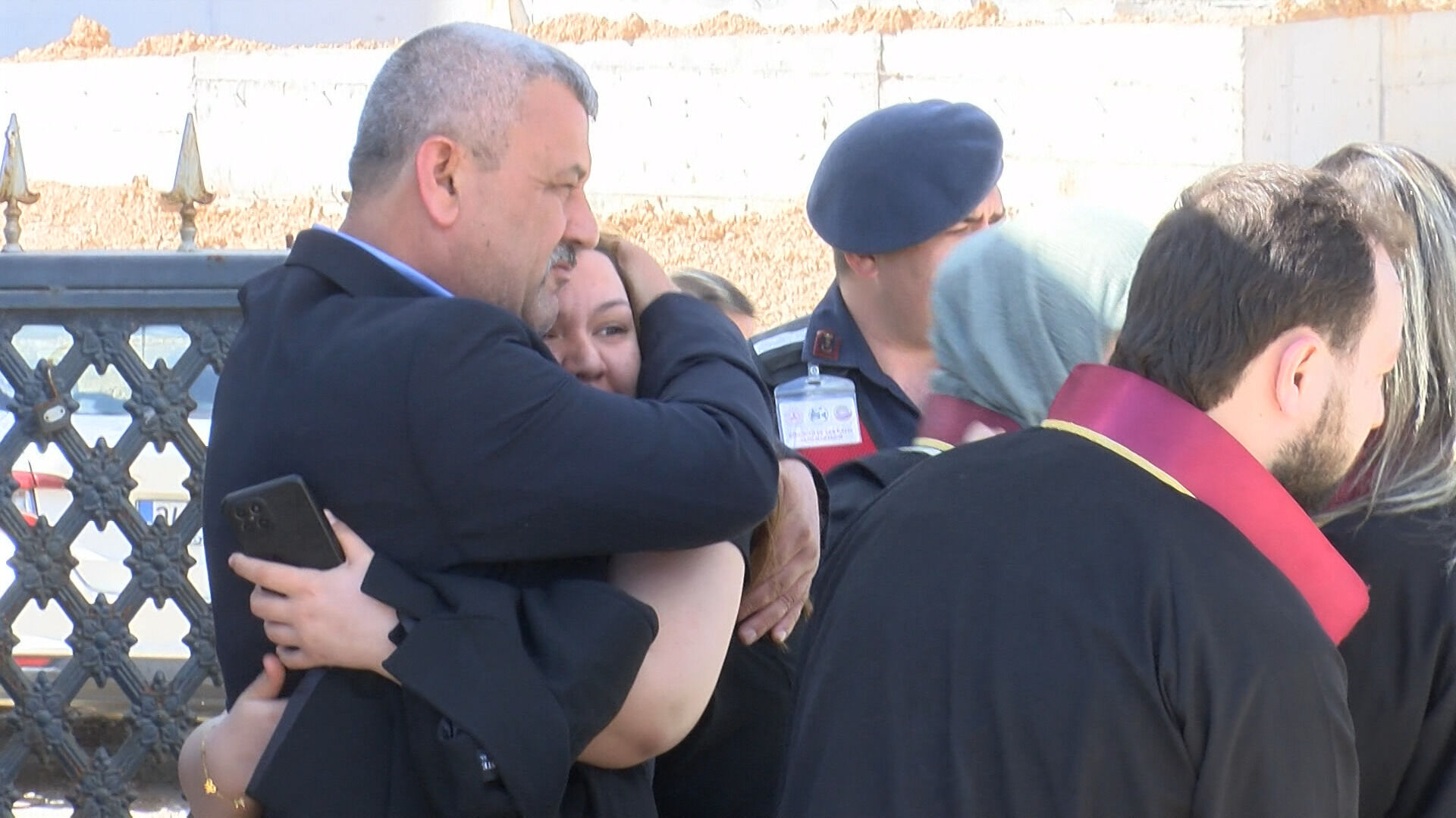 H A M I L E E S I N I O L D U R E N S A N I G A A G I R L A S T I R I L 1284785 382268