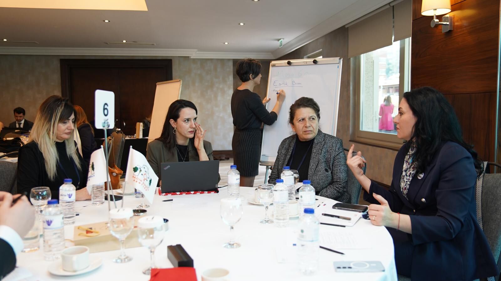 Kadin Dostu Kentler İçi̇n 25 Beledi̇ye Bi̇rli̇kte Çalişiyor (3)