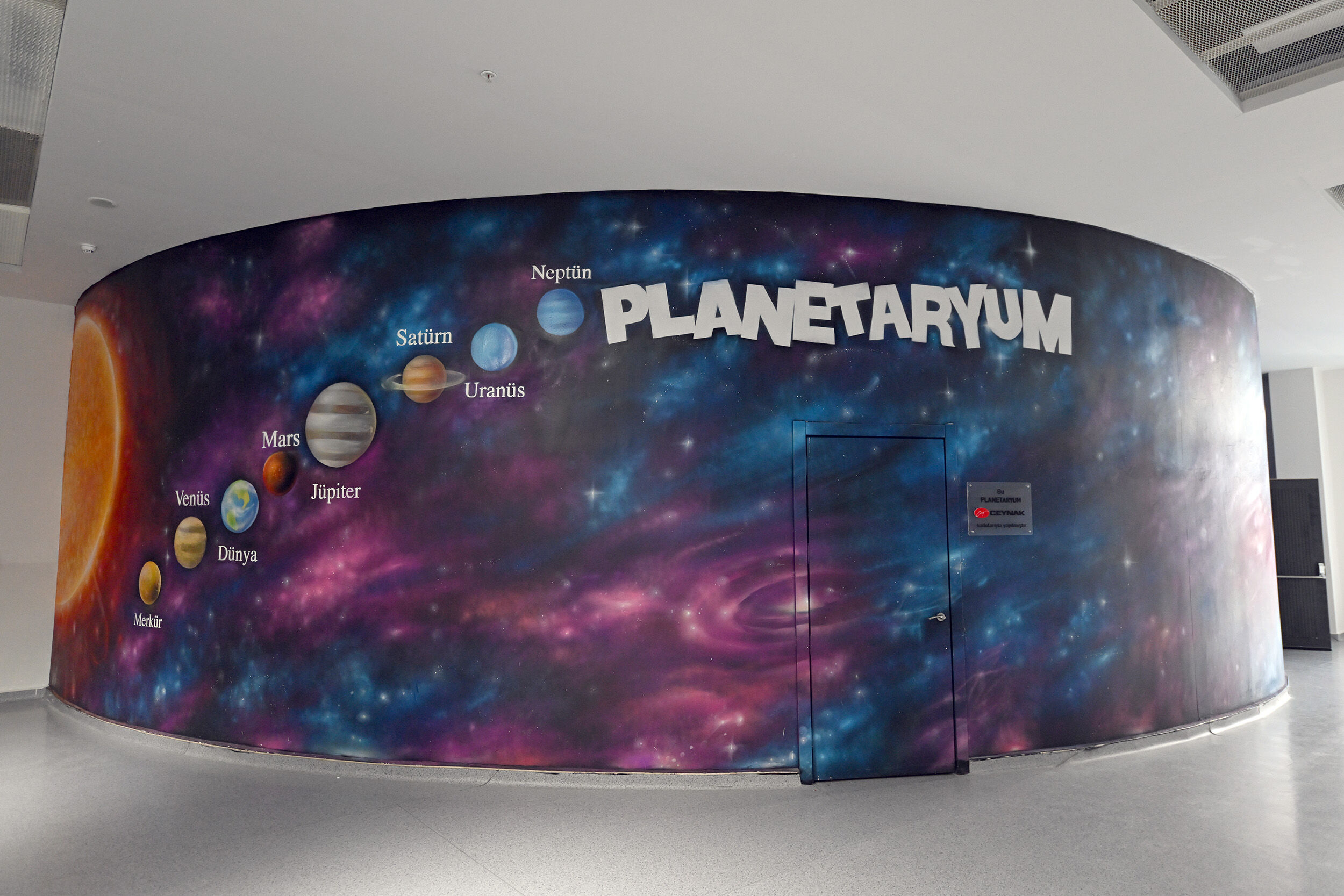 Mercan Bi̇li̇m Merkezi̇’nde Yer Alan Planetaryum İle Çocuklar Evreni̇ Keşfedi̇yor (3)