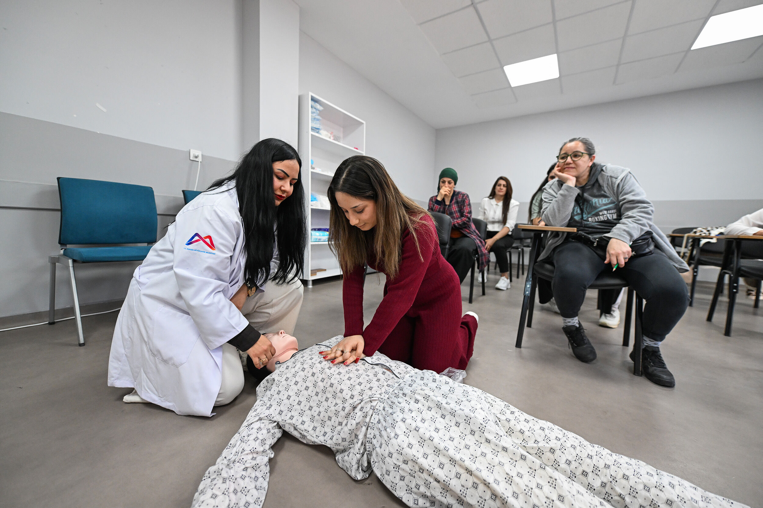 Mersi̇n Büyükşehi̇r Beledi̇yesi̇’ni̇n Ücretsi̇z Kurslari İsti̇hdamin Yolunu Açiyor (4)