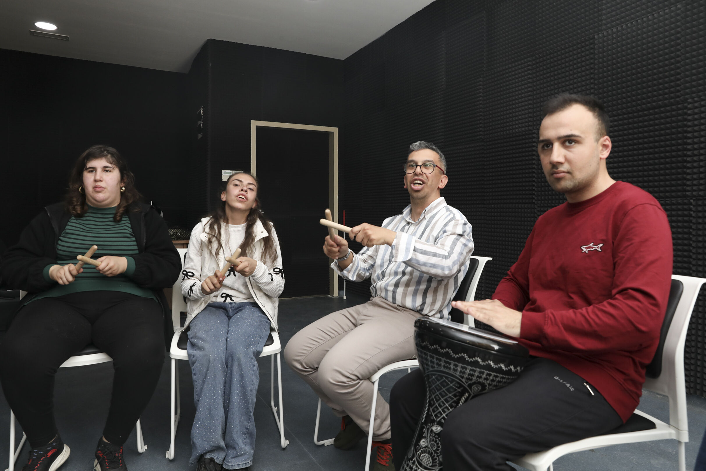 Mersi̇n Büyükşehi̇r Engelleri̇ Bu Kez Müzi̇ği̇n Ri̇tmi̇ İle Aşiyor (2)