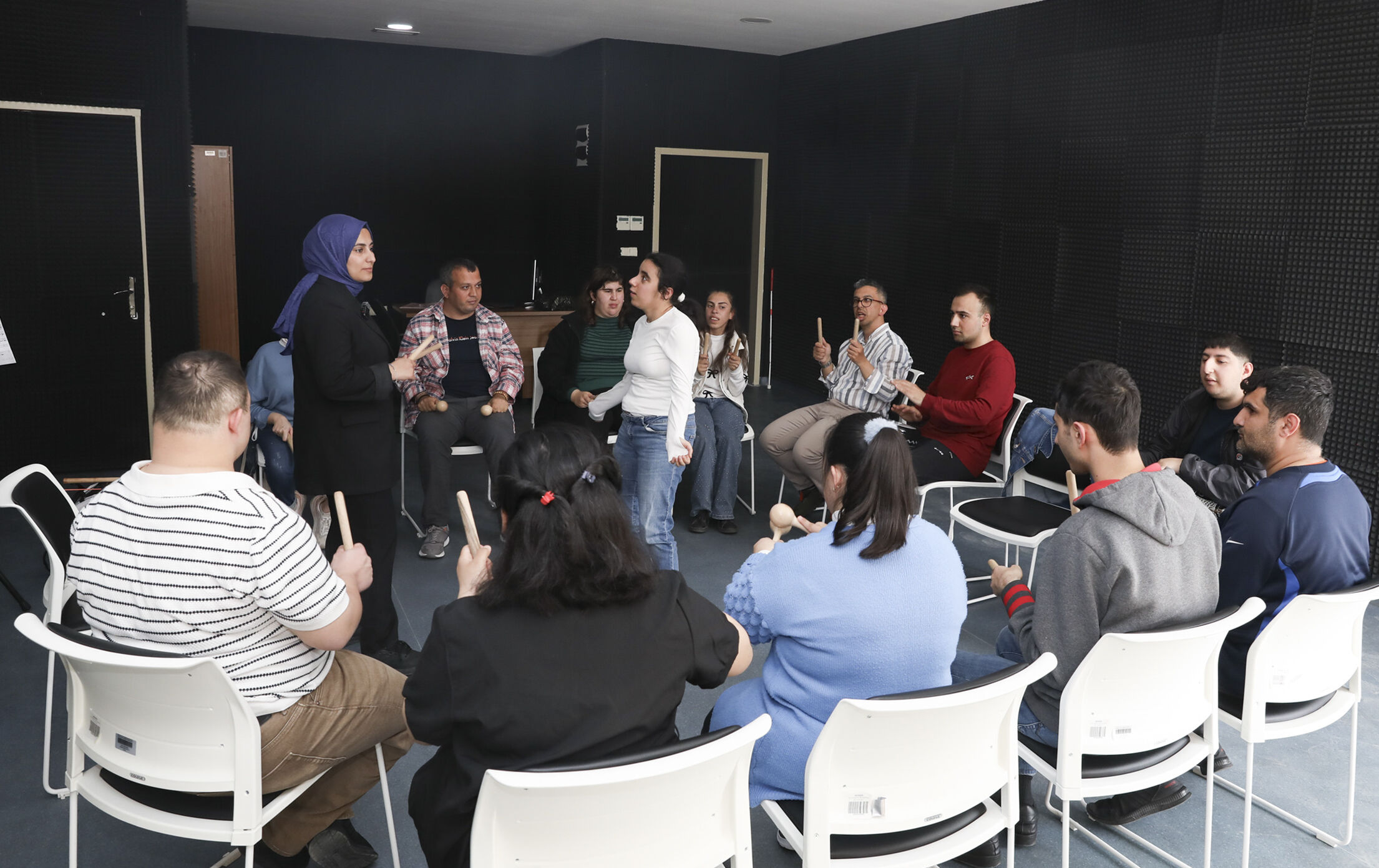 Mersi̇n Büyükşehi̇r Engelleri̇ Bu Kez Müzi̇ği̇n Ri̇tmi̇ İle Aşiyor (3)