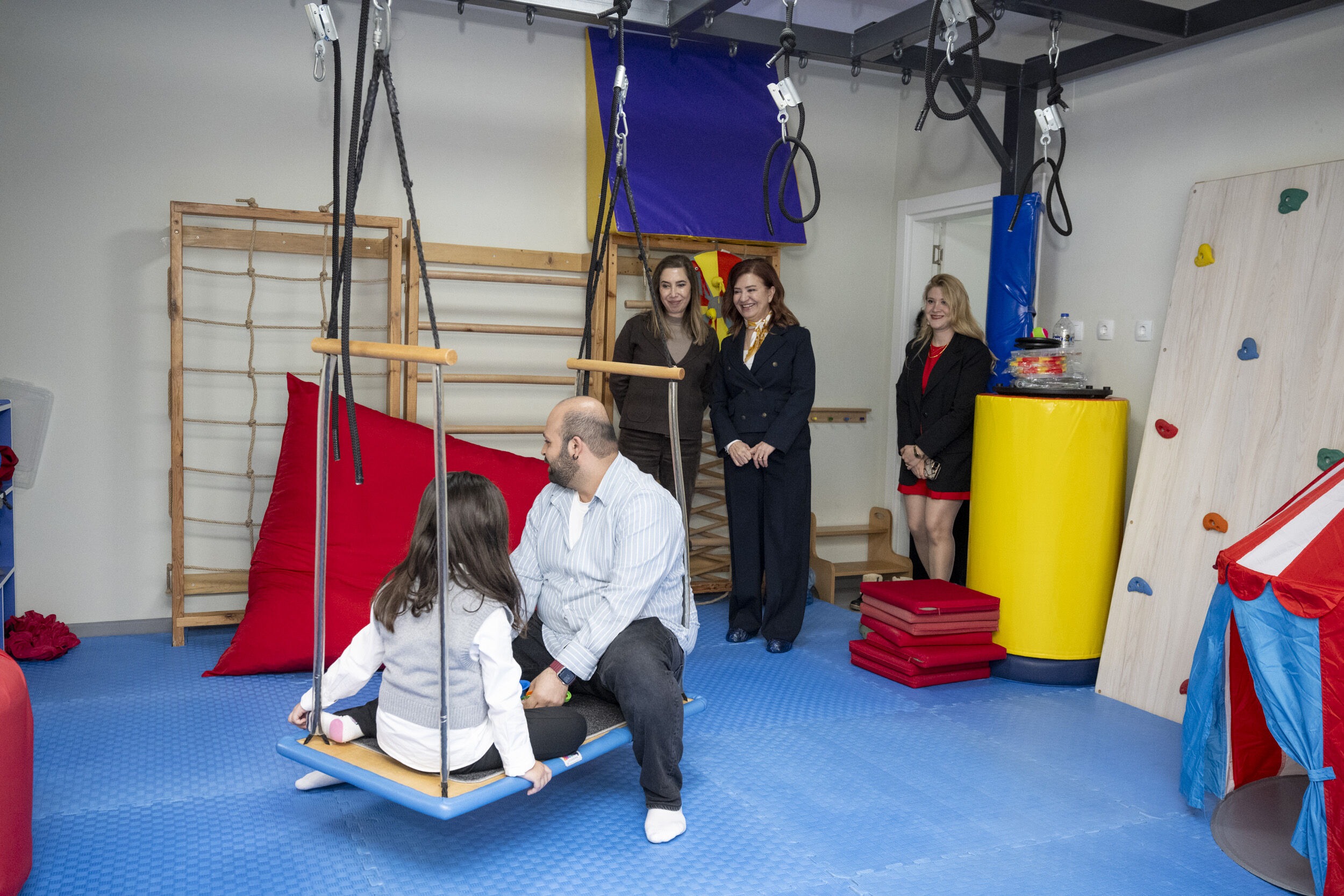 Mersi̇n Büyükşehi̇r Oti̇zm Ai̇le Danişma Merkezi̇’nde “Oti̇zm Farkindalik Günü”Buluşmasi Yapildi (6)