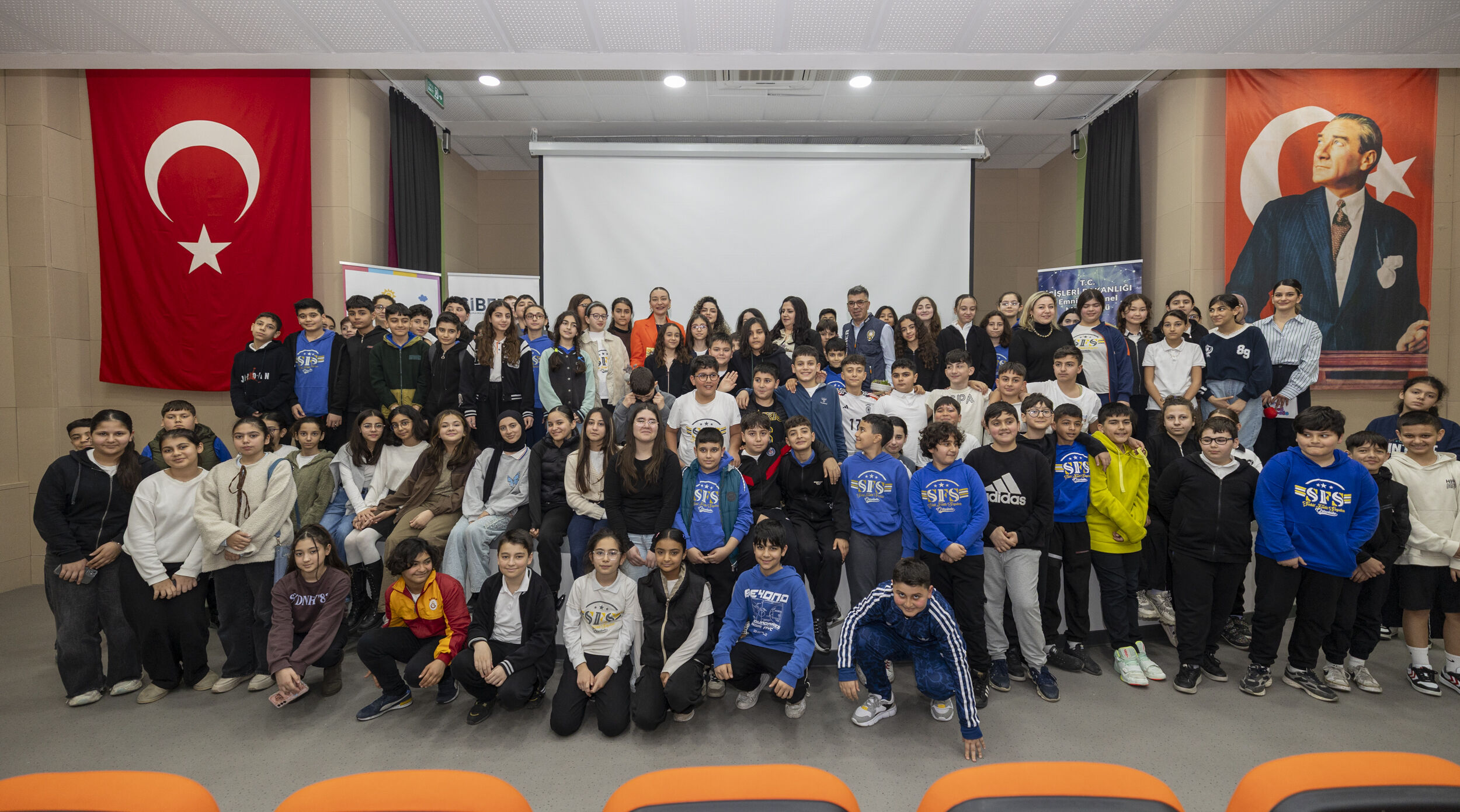 Mersi̇n Büyükşehi̇r’den Çocuklara ‘Si̇ber Güvenli̇k’ Eği̇ti̇mi̇… (1)