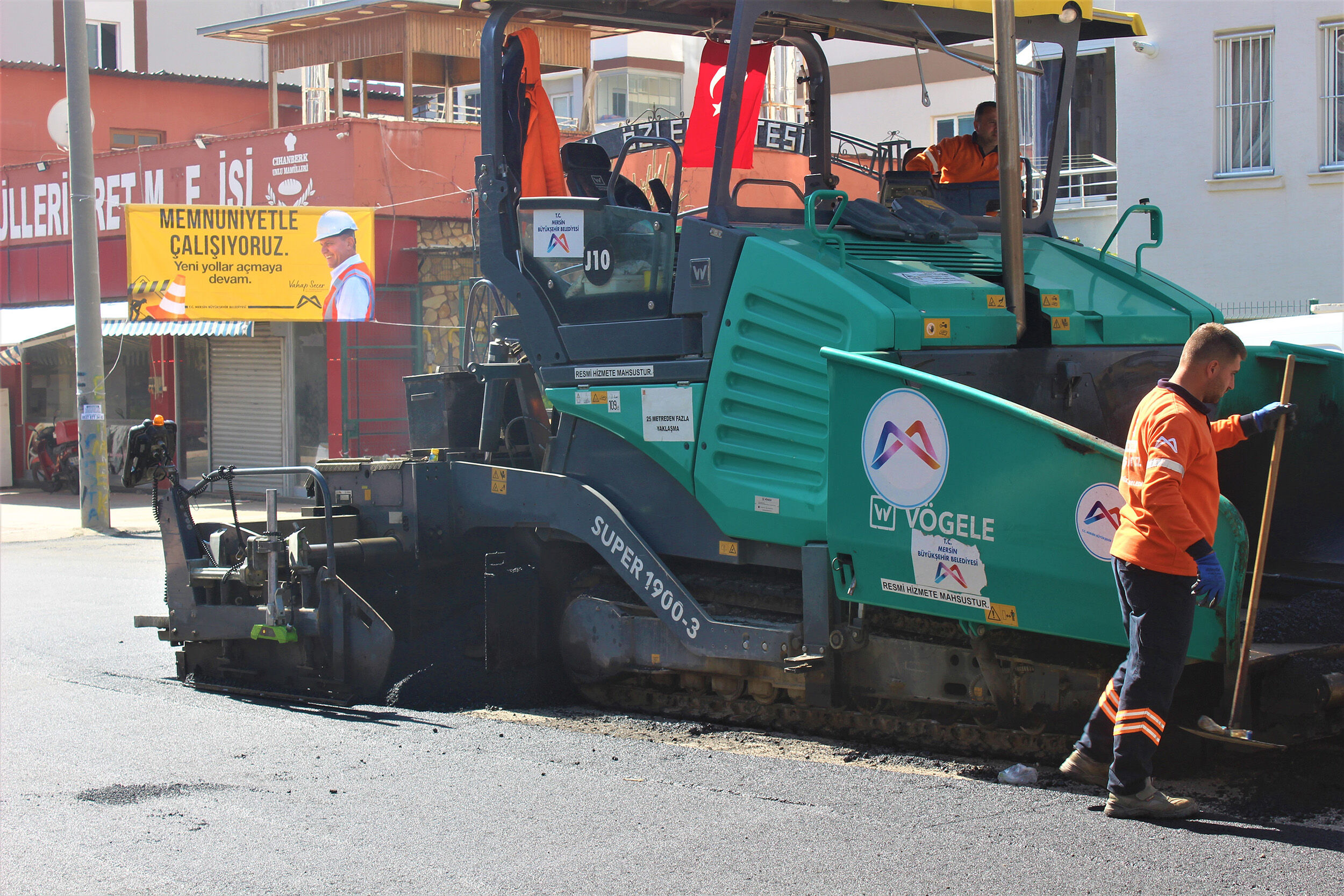 Mersi̇n Büyükşehi̇r’i̇n Yol Yapim Eki̇pleri̇ Mezi̇tli̇ Yeni̇ Mahalle’de Yol Yeni̇leme Çalişmasi Gerçekleşti̇rdi̇ (7)
