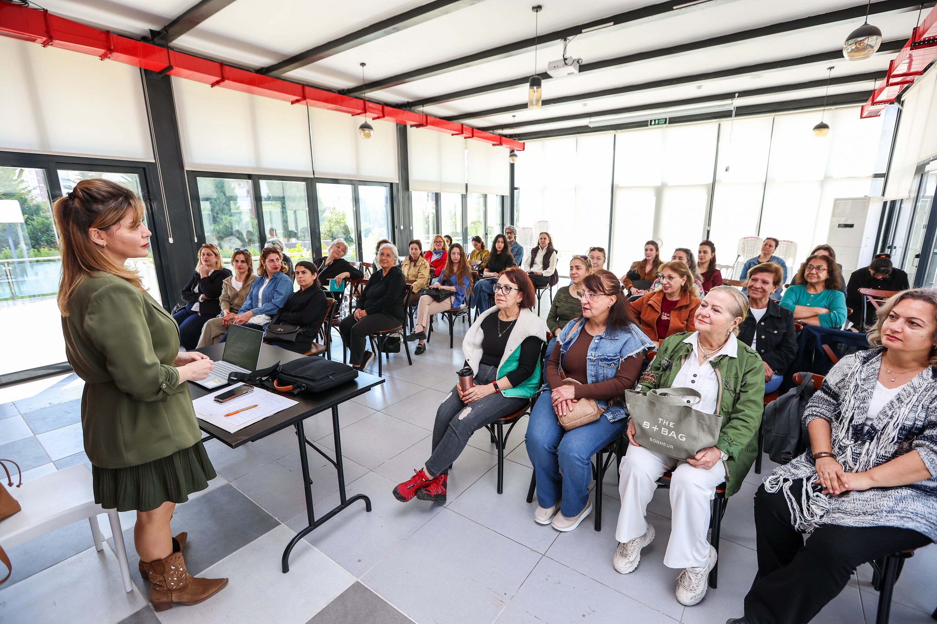 Mezi̇tli̇ Beledi̇yesi̇’nden Vatandaşlara Sosyal Yaşama Destek (2)