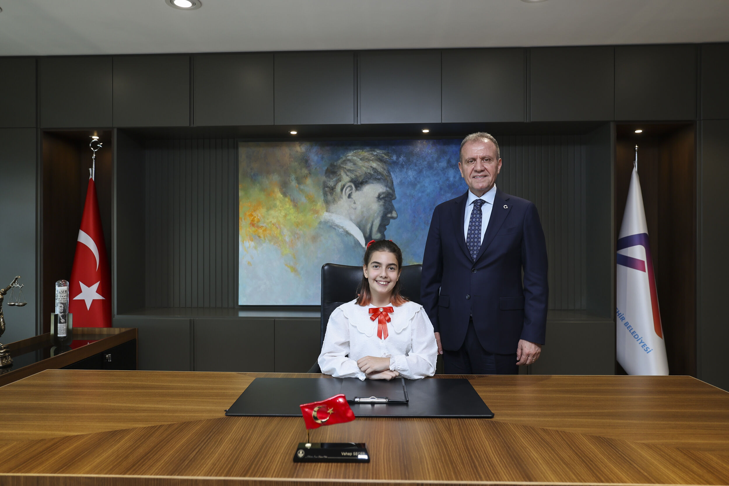 Öğrenci̇ler, 23 Ni̇san Sevi̇nci̇ni̇ Başkan Seçer İle Paylaşti (4)