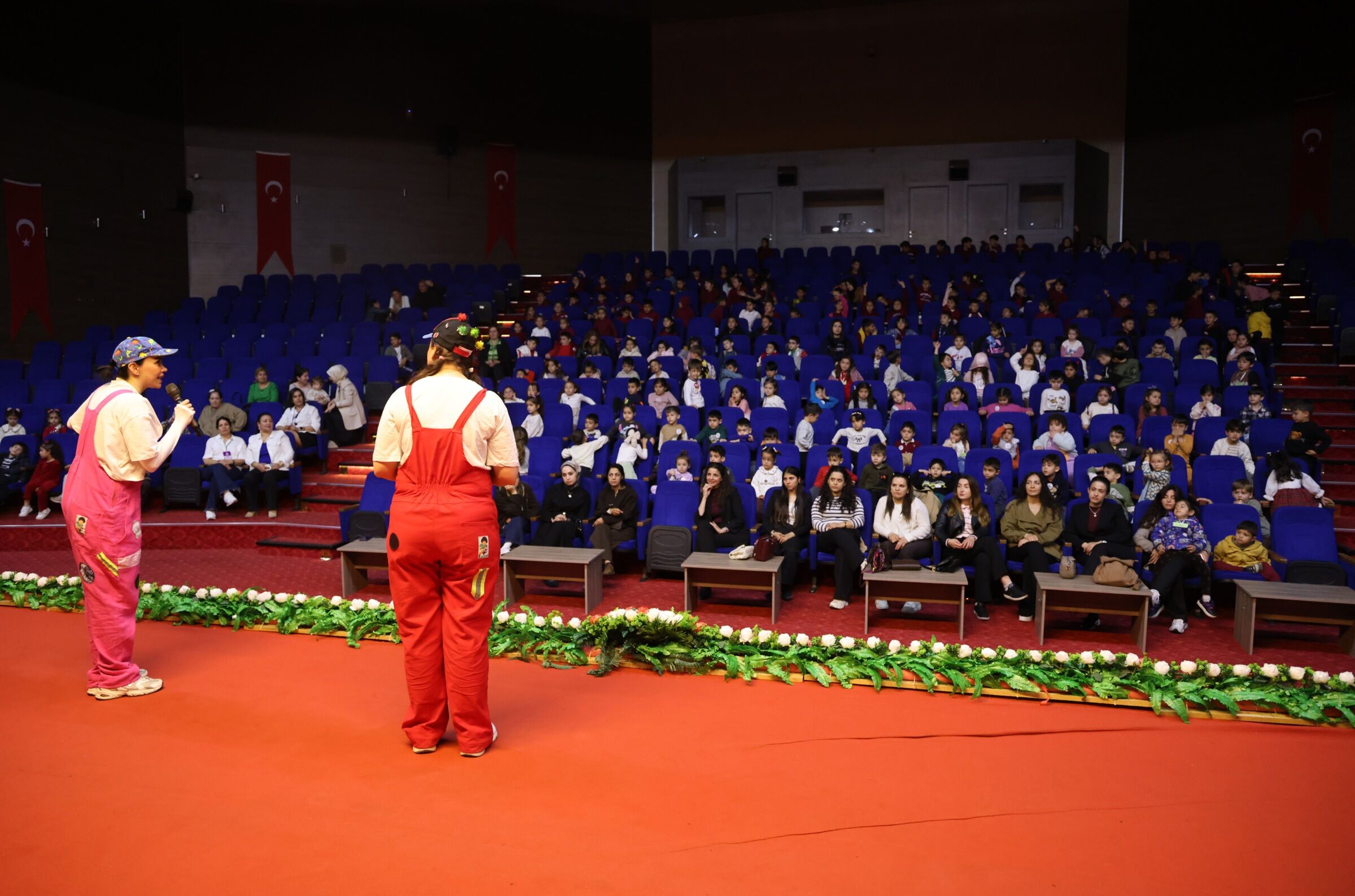 Tiyatro Gösterisi (7).Jpg