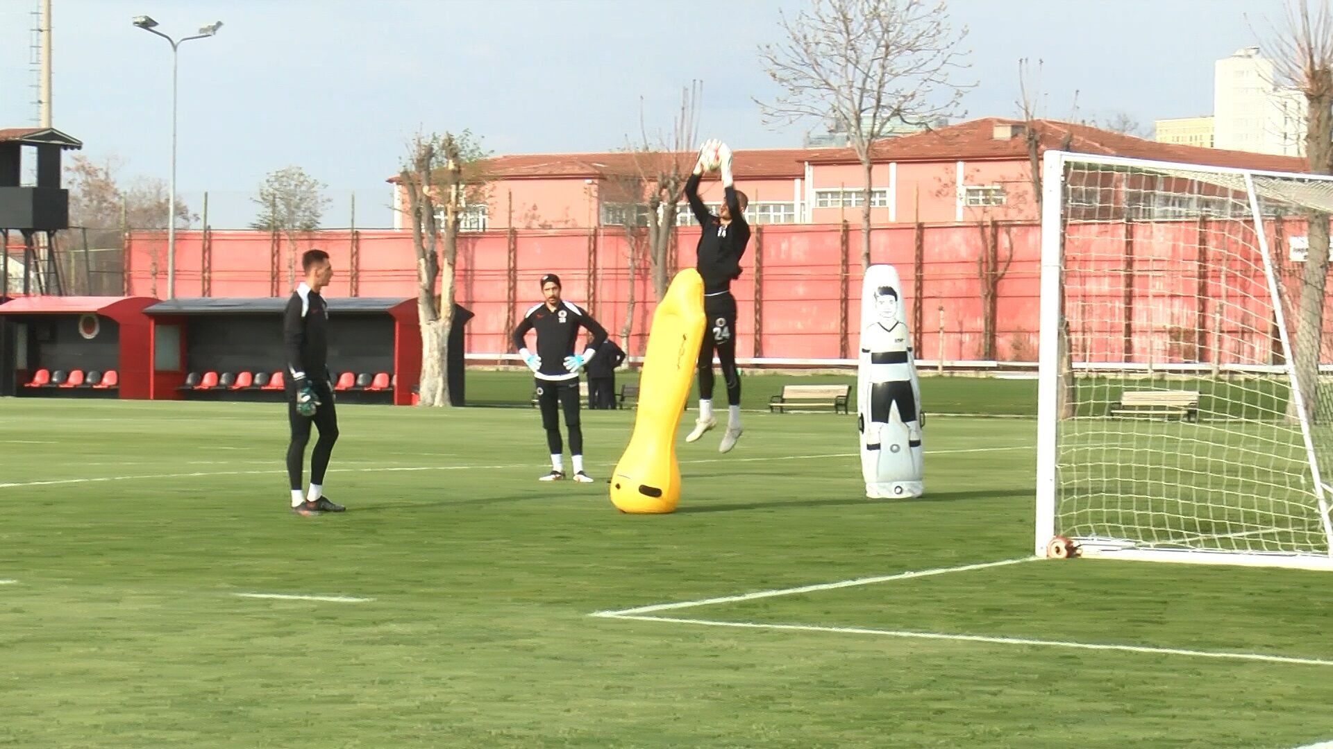 V O L K A N D E M I R E L G A L A T A S A R A Y T A K I M I N A K A R 1263708 376120