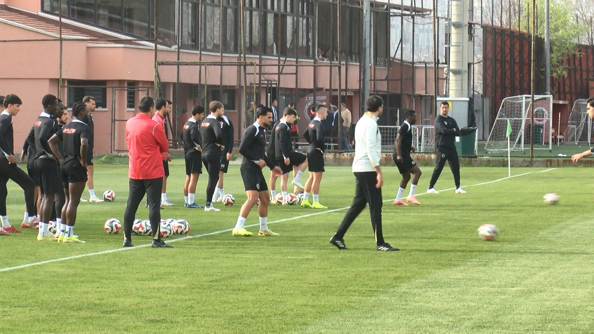 V O L K A N D E M I R E L G A L A T A S A R A Y T A K I M I N A K A R 1263709 376120