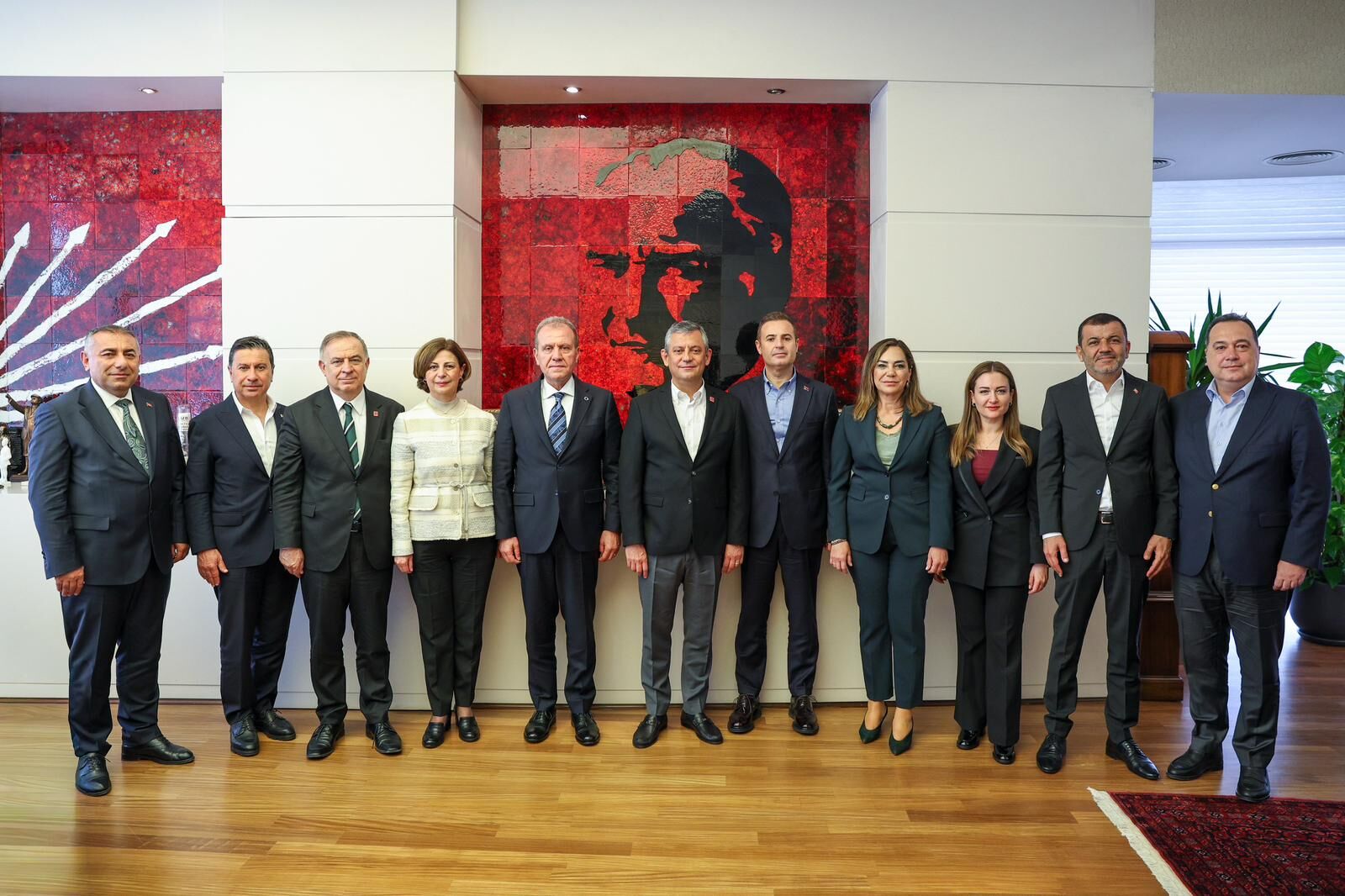 Başkan Seçer, Chp Genel Merkezi̇’nde Genel Başkan Özel Ve Büyükşehi̇r Beledi̇ye Başkanlari İle Bi̇r Araya Geldi̇ (2)