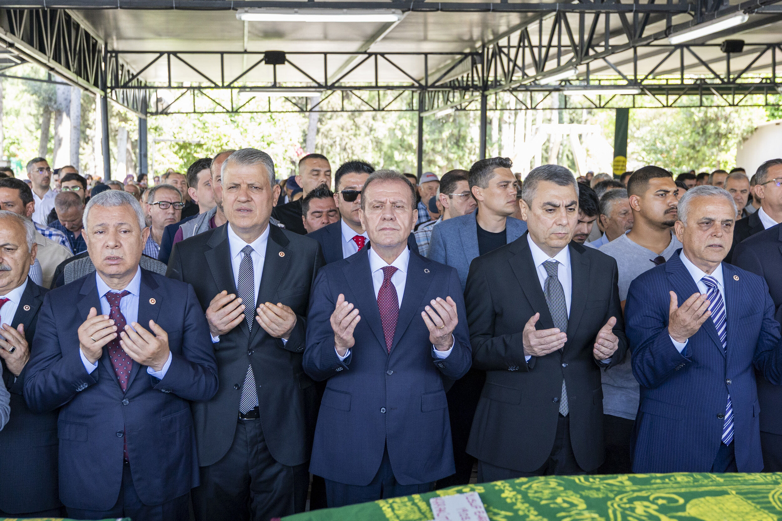 Başkan Seçer, Tarsus’ta Hayatini Kaybeden Yurttaşlarin Cenaze Töreni̇ne Katildi (3)