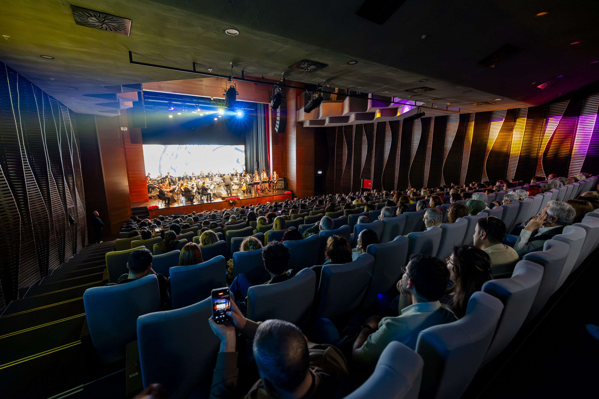 Mersi̇n’de ‘Ustalara Saygi’ Gecesi̇ Kent Orkestrasi’ndan Duygu Dolu Konser (4)