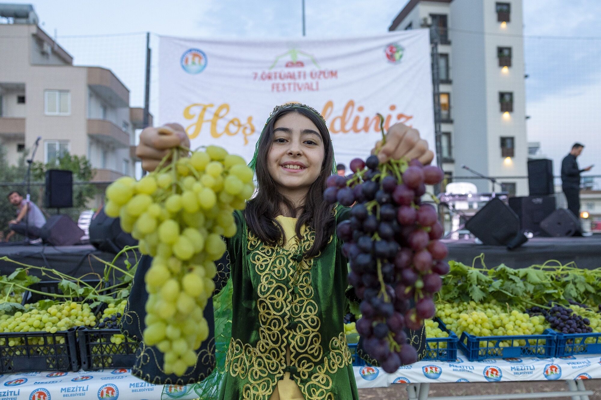 7. Örtüalti Üzüm Festi̇vali̇ Mezi̇tli̇’de Coşkuyla Kutlandi (17)