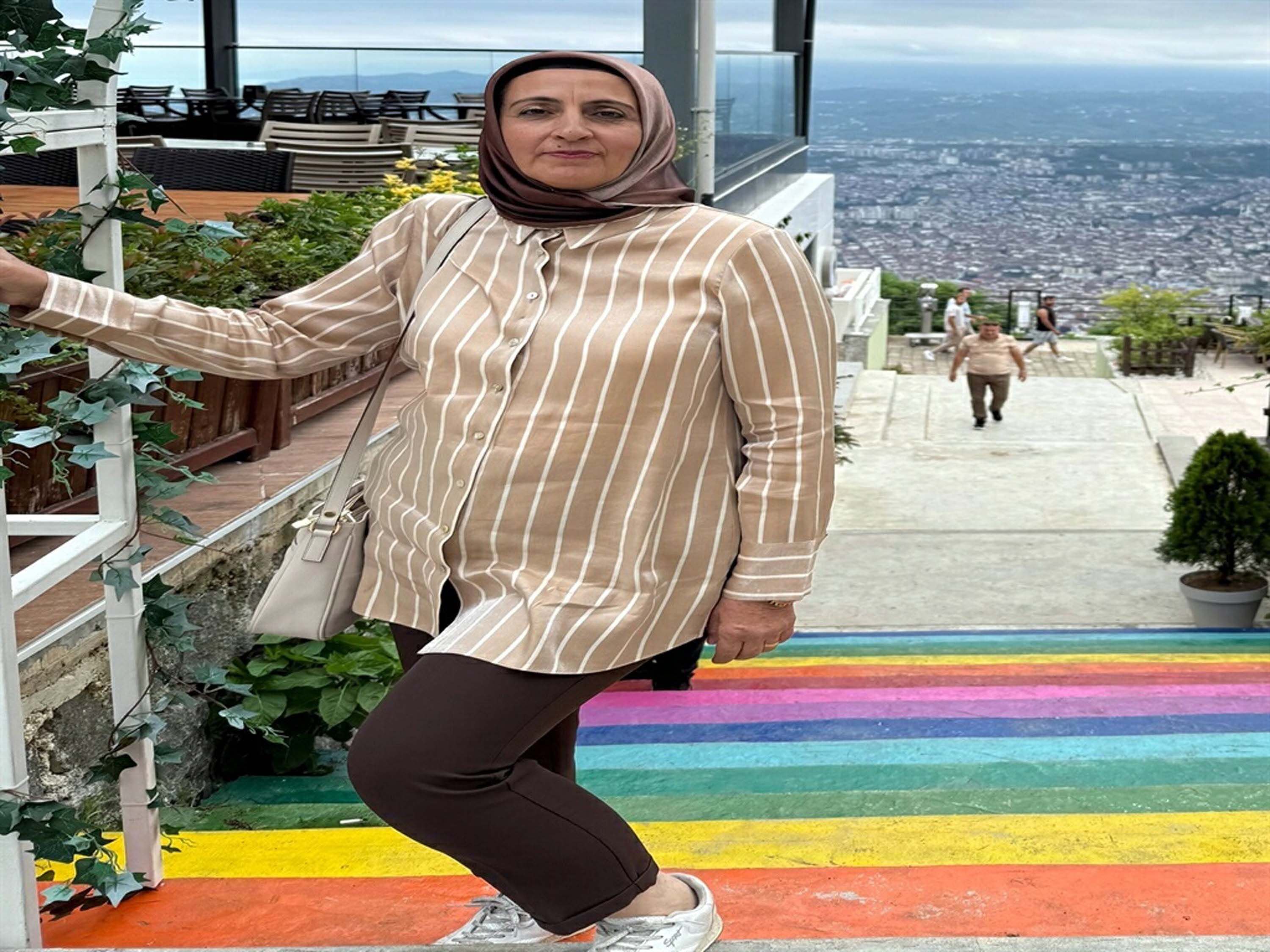 A Y L A O G R E T M E N I N A D I M E M L E K E T I M A N I S A D A K 1356150 402655