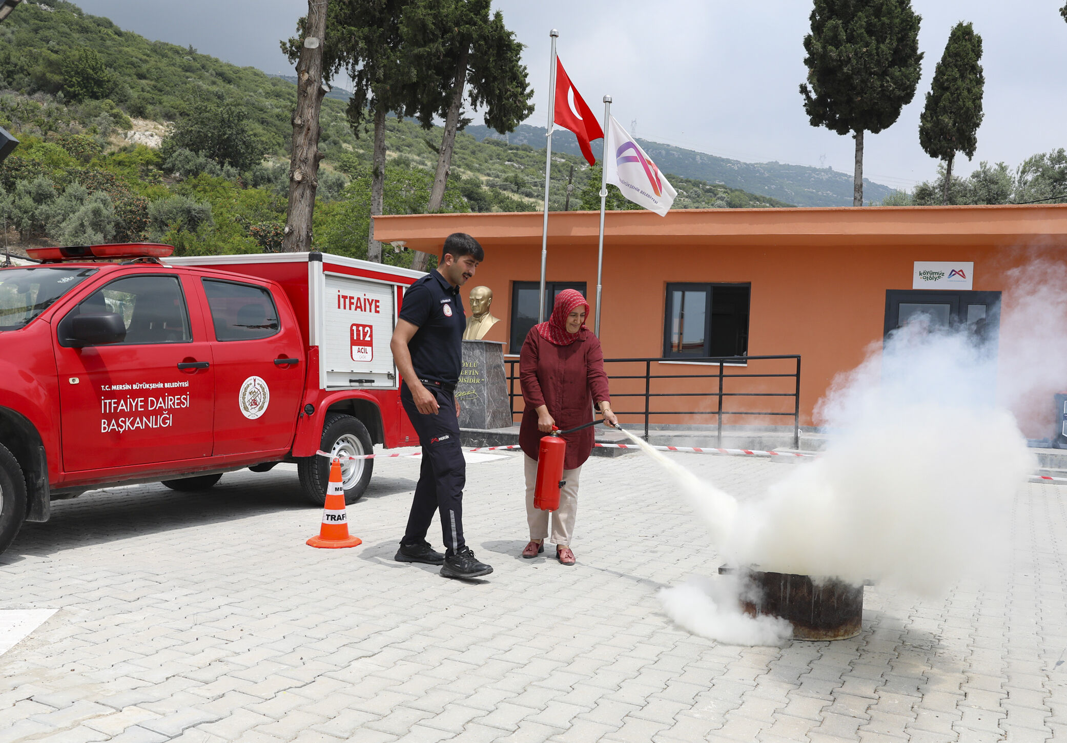 Hamzabeyli̇ Evi̇mi̇z Atölye’den Yararlanan Kadinlara Mersi̇n İtfai̇yesi̇’nden ‘Yangin Güven (5)