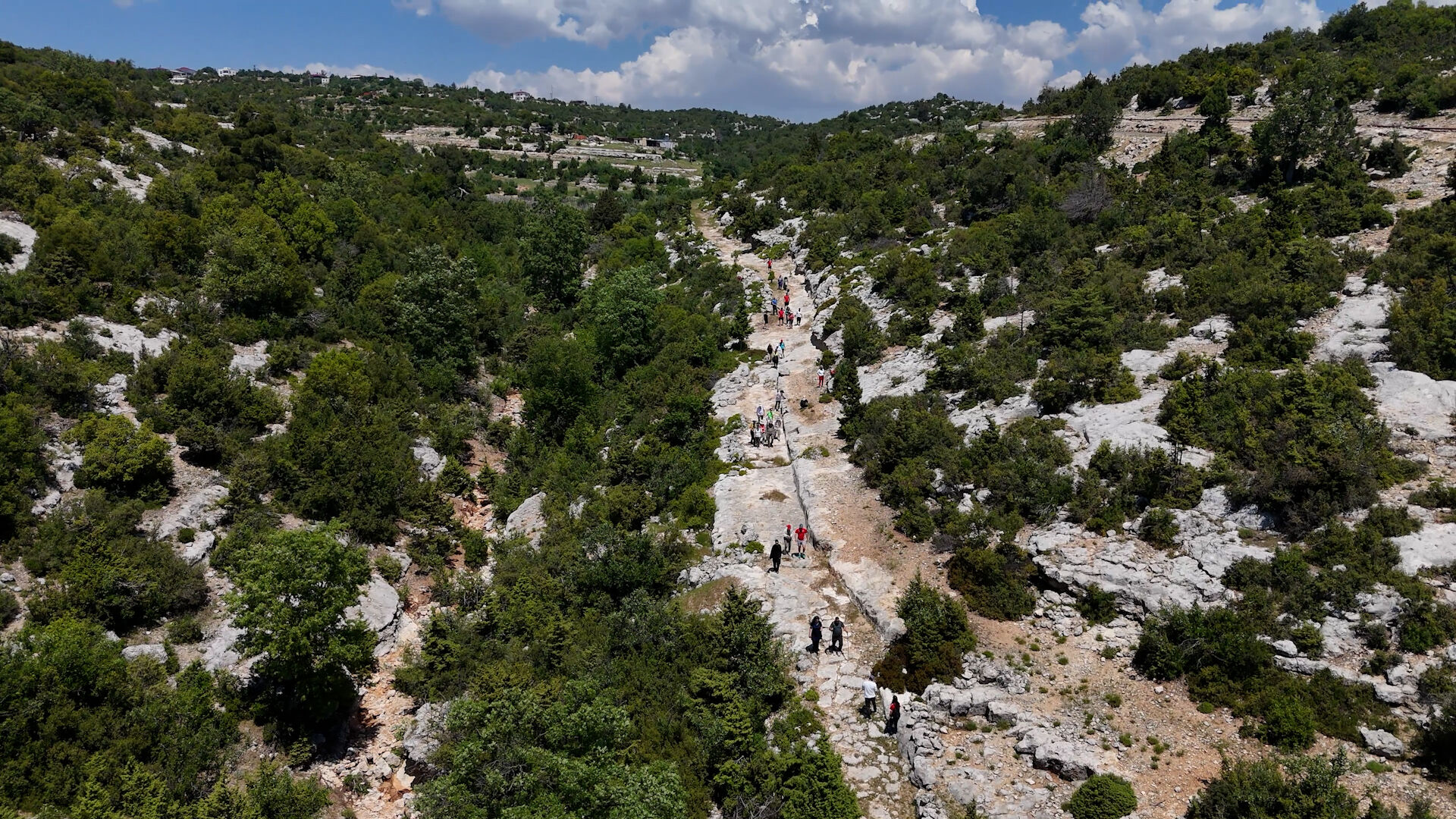 Mersi̇n Büyükşehi̇r Koordi̇nesi̇nde Doğaseverler Ki̇li̇kya Yolu’nda Tari̇hle İç İçe Yürüyor (1)-1