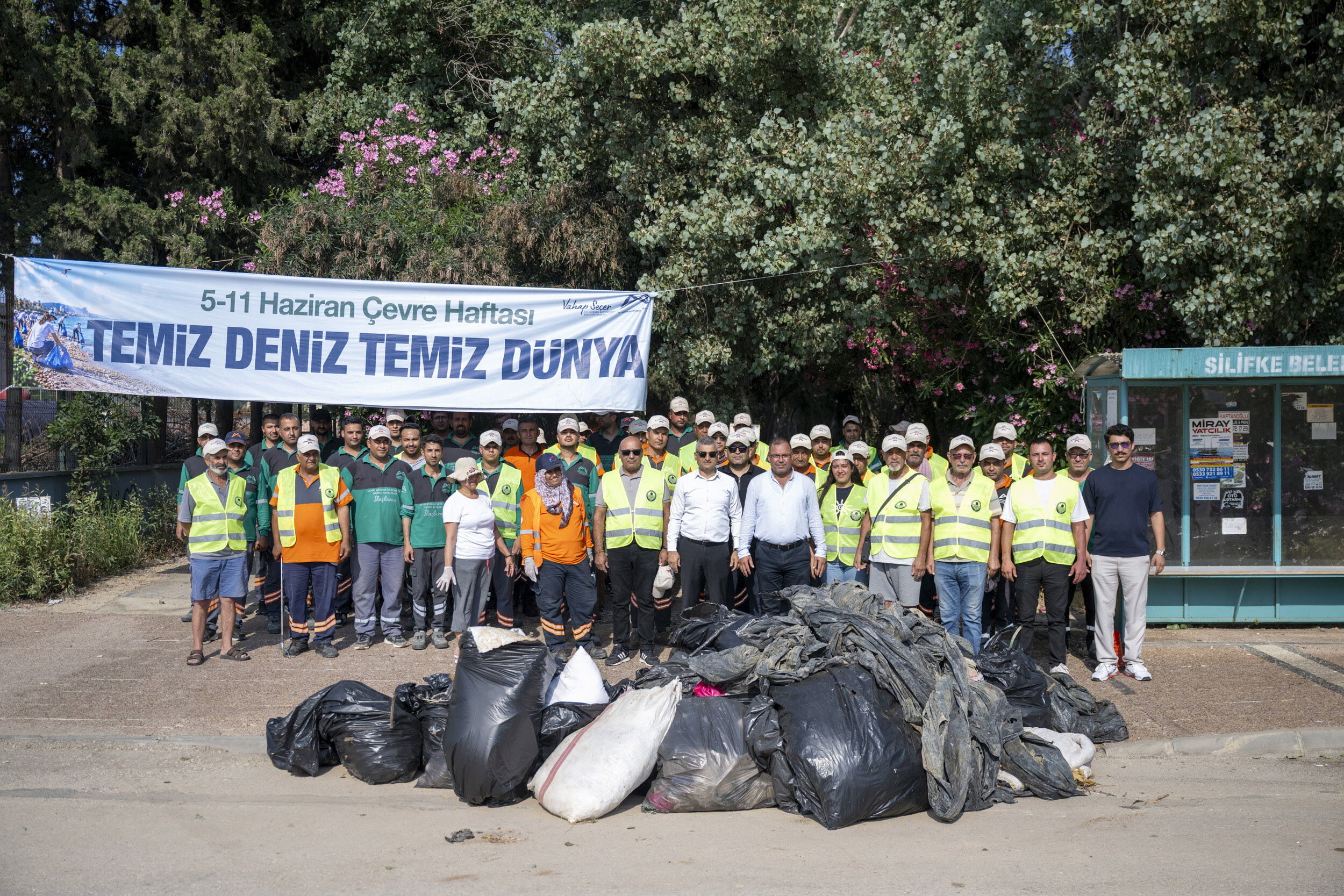 Mersi̇n Büyükşehi̇r’den Çevre Haftasi’nda Sahi̇ller İçi̇n Ortak Temi̇zli̇k Seferberli̇ği̇ (3)