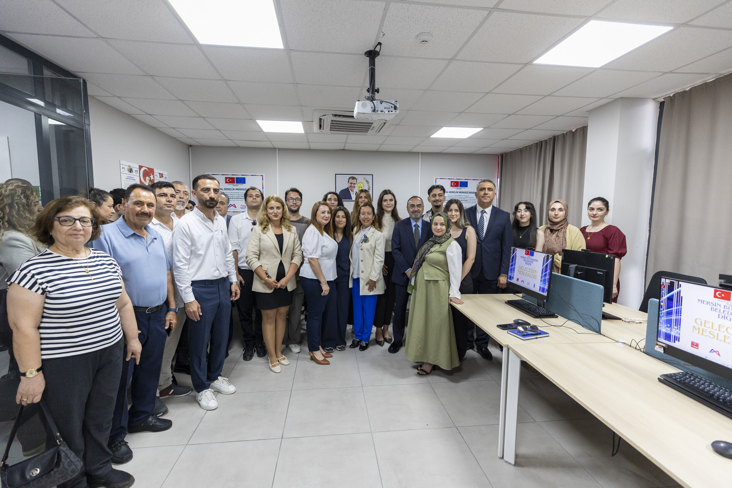 Mersi̇n Büyükşehi̇r’den Gençlere Di̇ji̇tal Gelecek Yatirimi… (11)