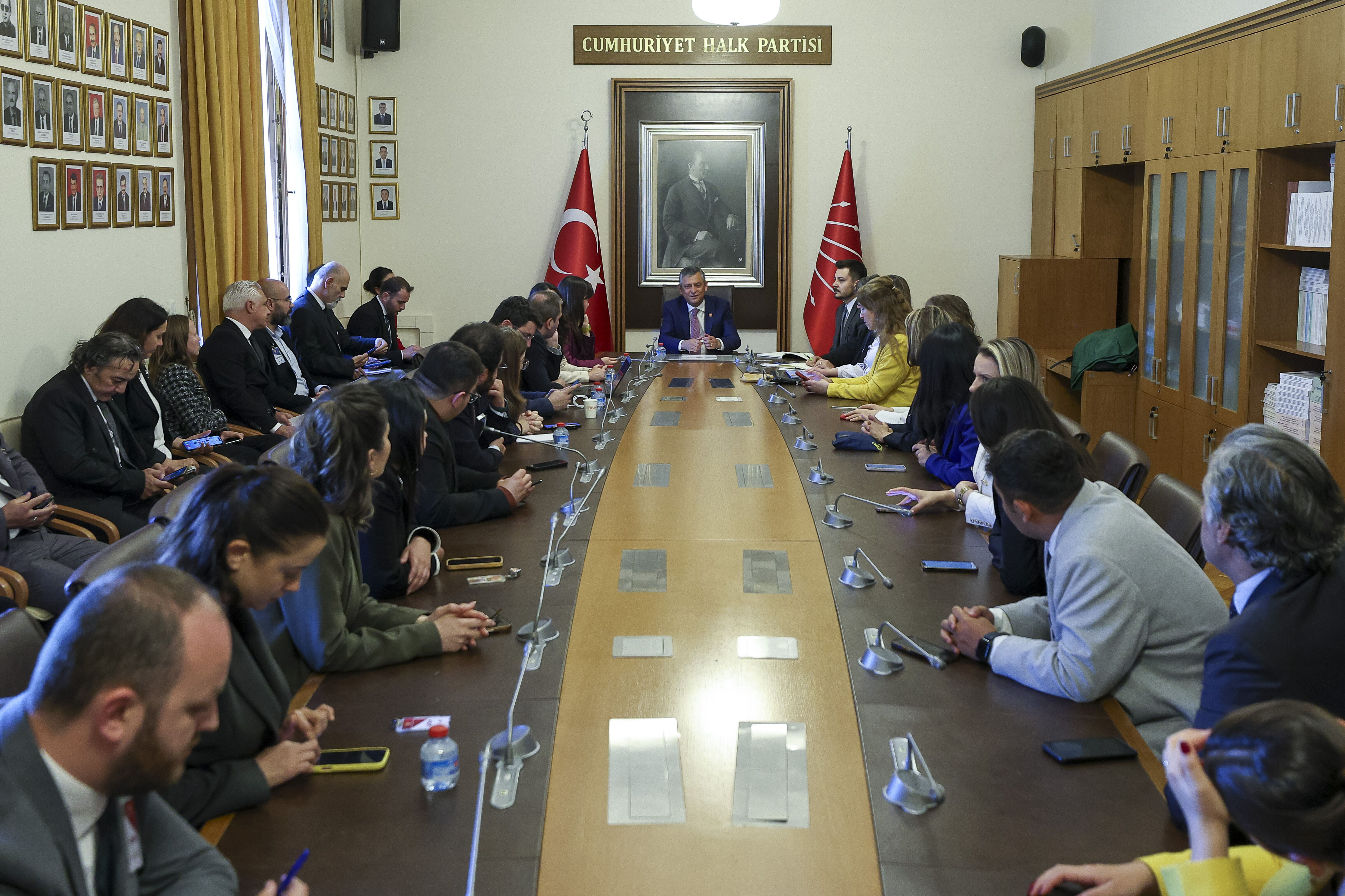 Ozgur Ozel Ikinci Bir Parti Hazir Etmek 1342221 398651 (1)