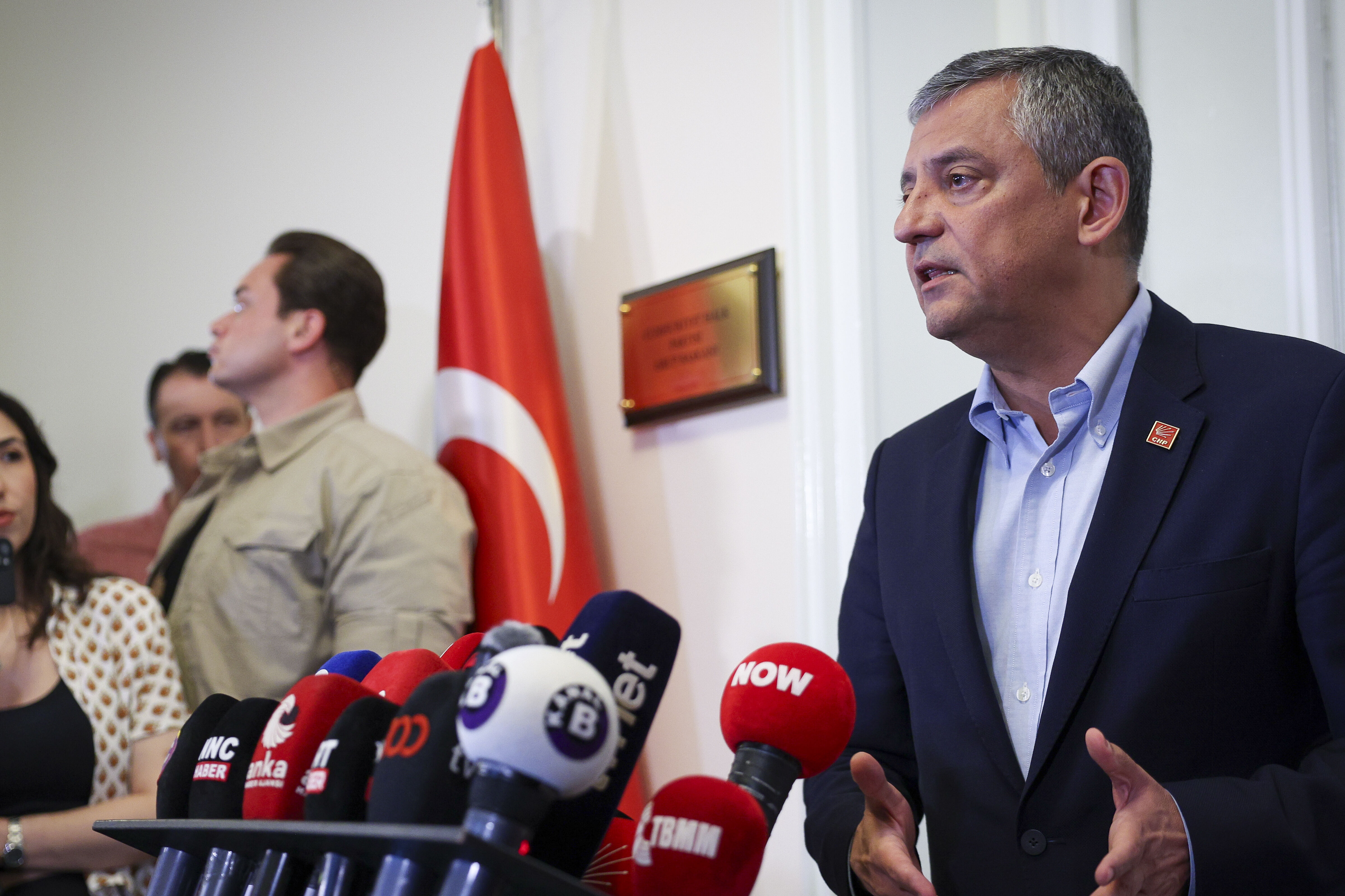 Ozgur Ozel Yarin Benim Konusacagim Grup 1351889 401419 (1)