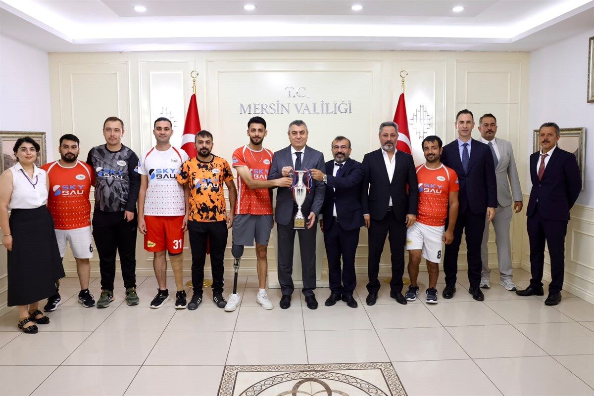 Vali Atilla Toros, Ampute futbol takımını ağırladı