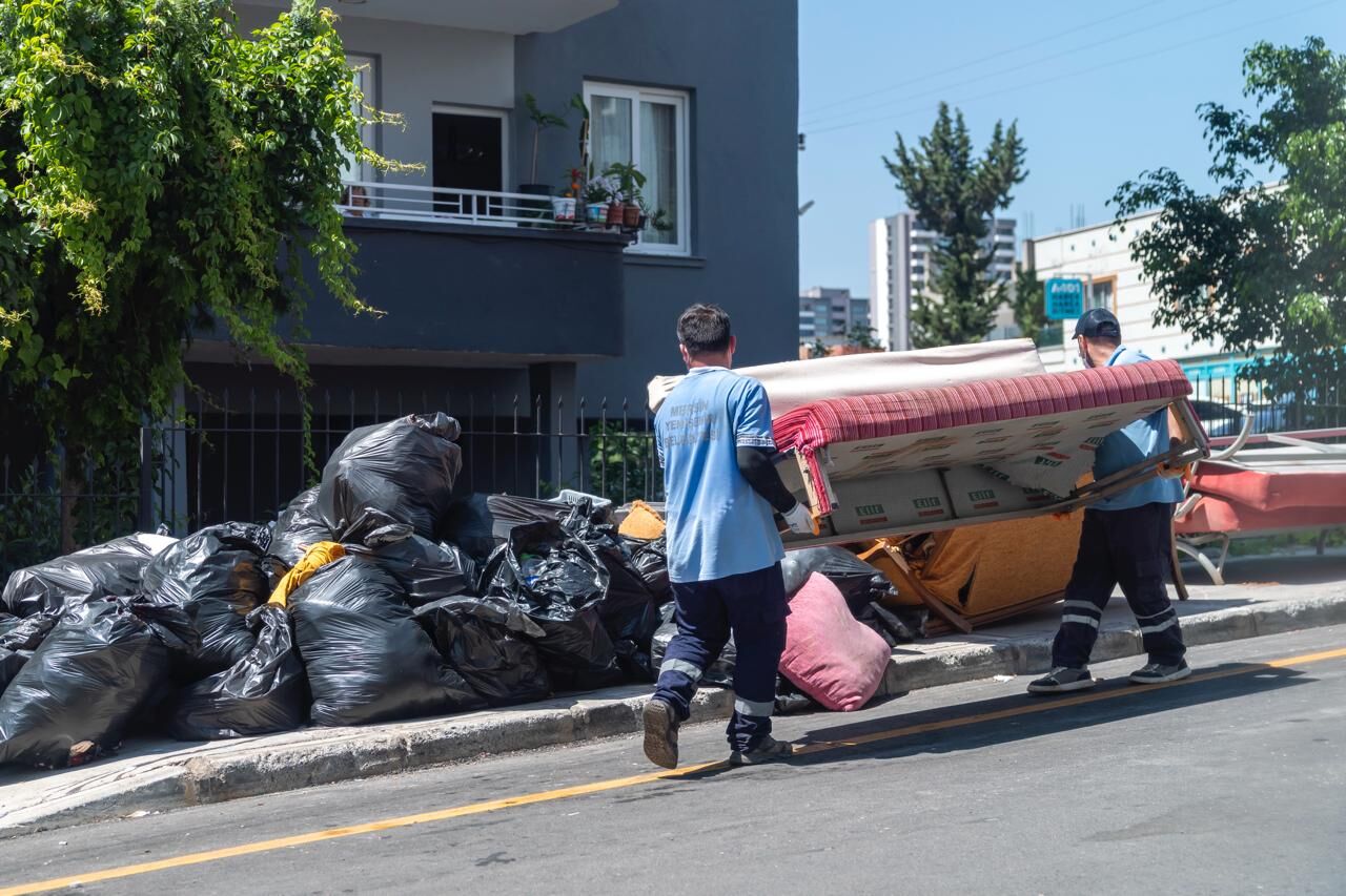 Çöp Evden 5 Kamyon Atık Çıkarıldı (3)