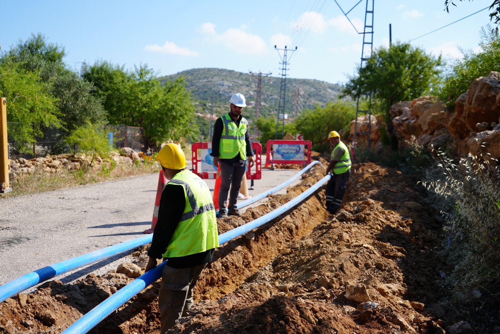 Meski̇’den Si̇li̇fke’ni̇n Kirsal Mahalleleri̇ne İçme Suyu Yatirimi (1)