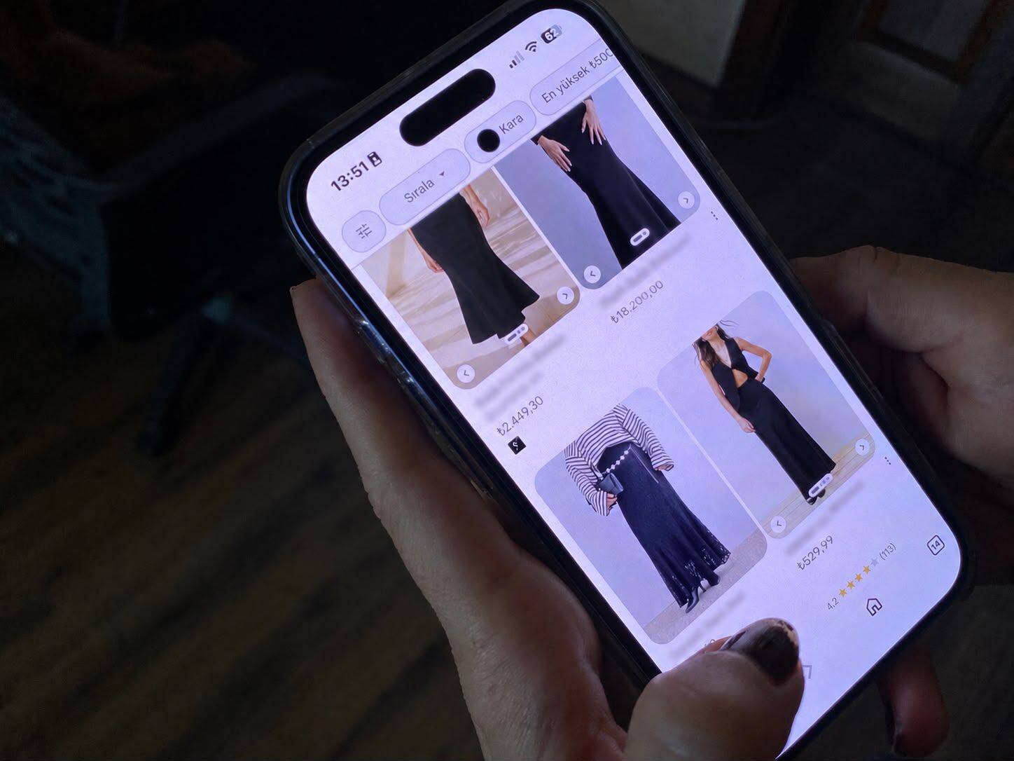 Mersin'de sıcaklar ve online alışveriş giyim esnafını zorluyor