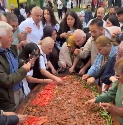 Dev İskender için 3 metrelik tepside 50 kilo et kullanıldı