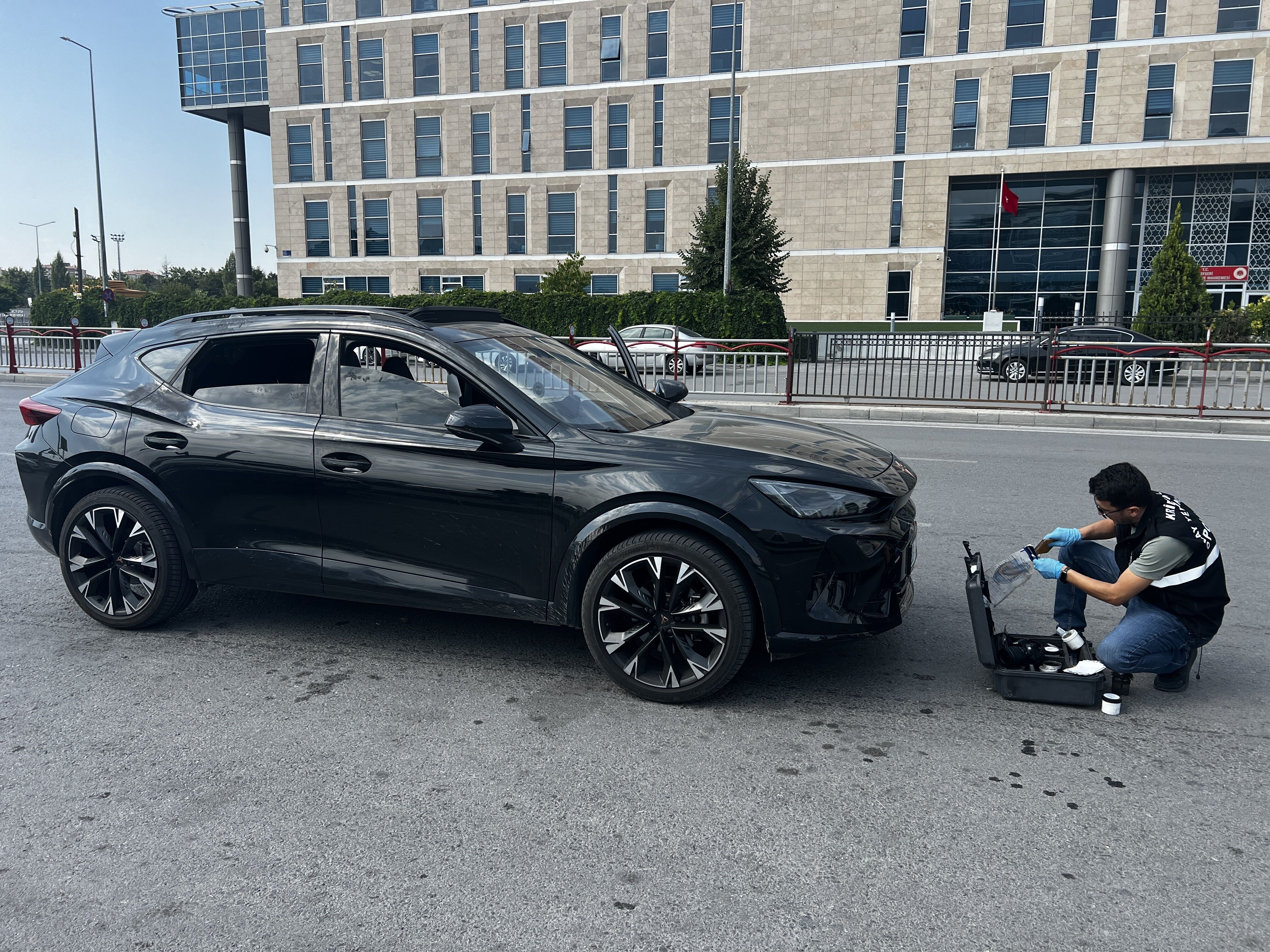 Anahtarı üzerinde unutulan aracı çalan 4 çocuk yakalandı