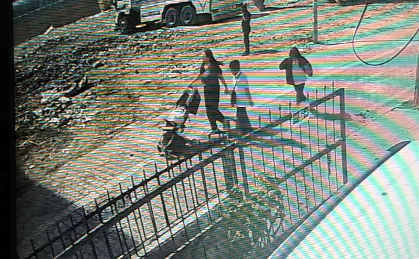 Kontrollü yıkımda yoldan geçenler son anda kurtuldu