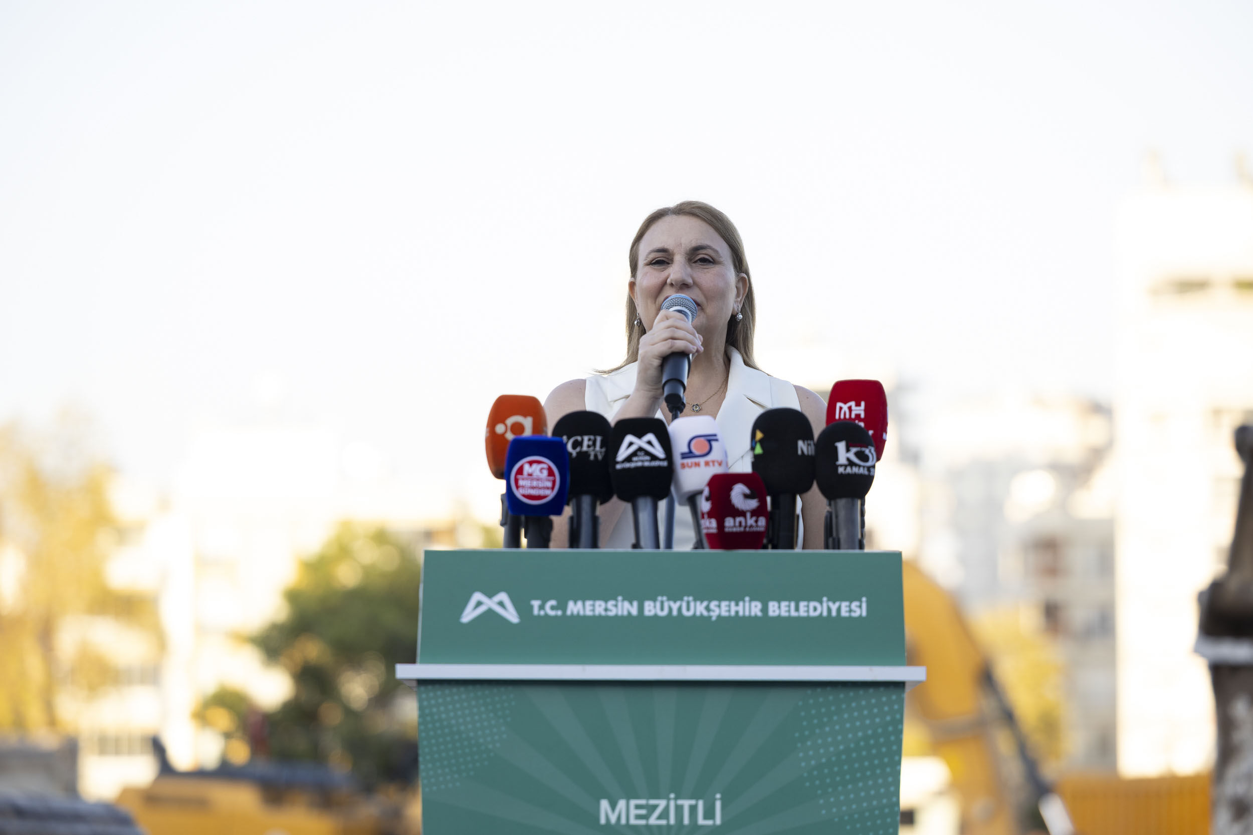 Başkan Seçer, ‘Mezi̇tli̇ Kent Meydani Temel Atma Töreni̇’ne Katildi (12)