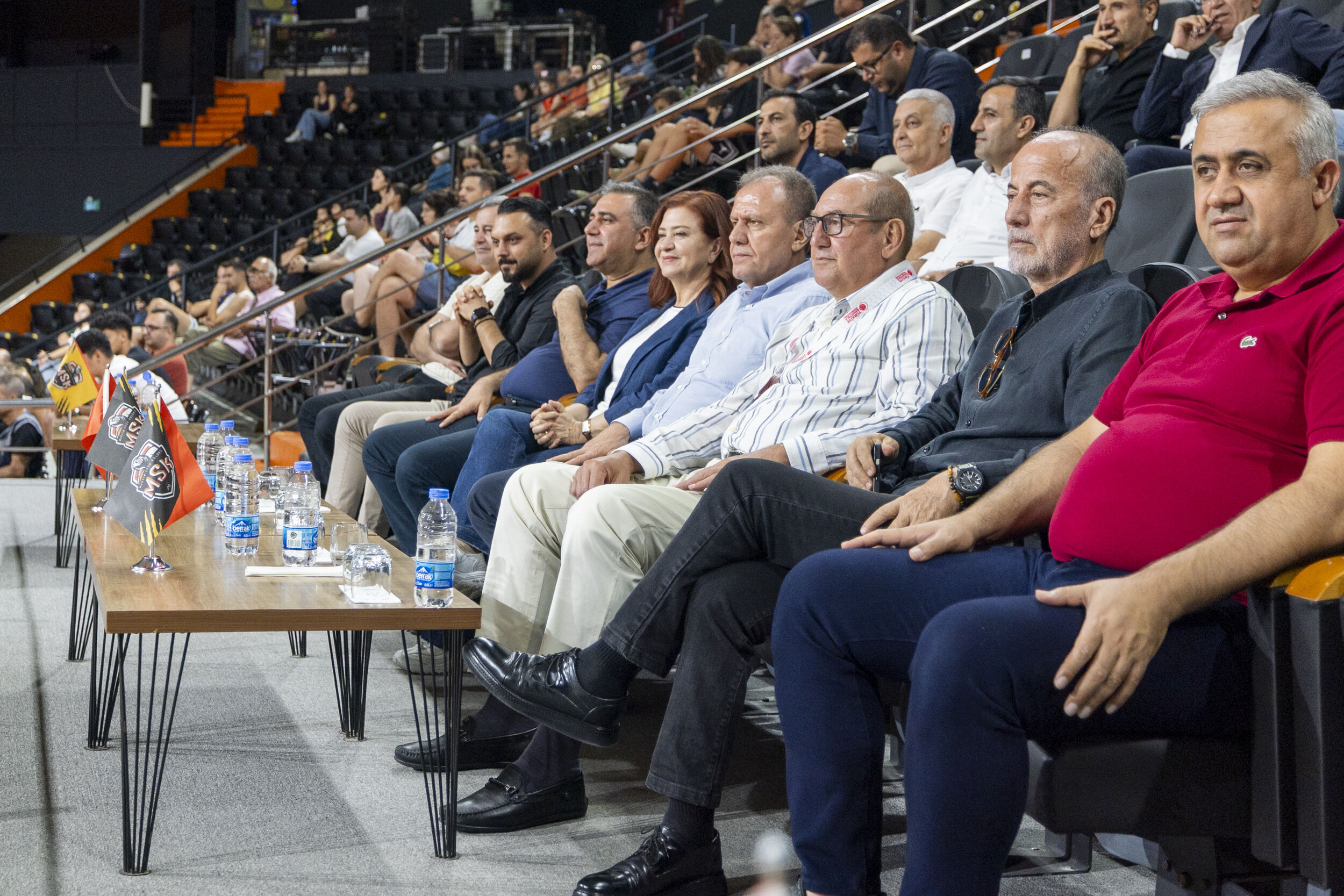 Başkan Seçer Ve Meral Seçer Carettalara Tri̇bünden Destek Verdi̇ (1)