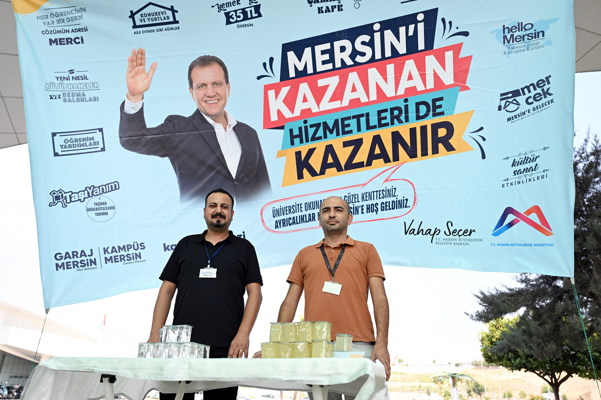 Büyükşehir üniversite öğrencilerini otogarlarda karşılıyor