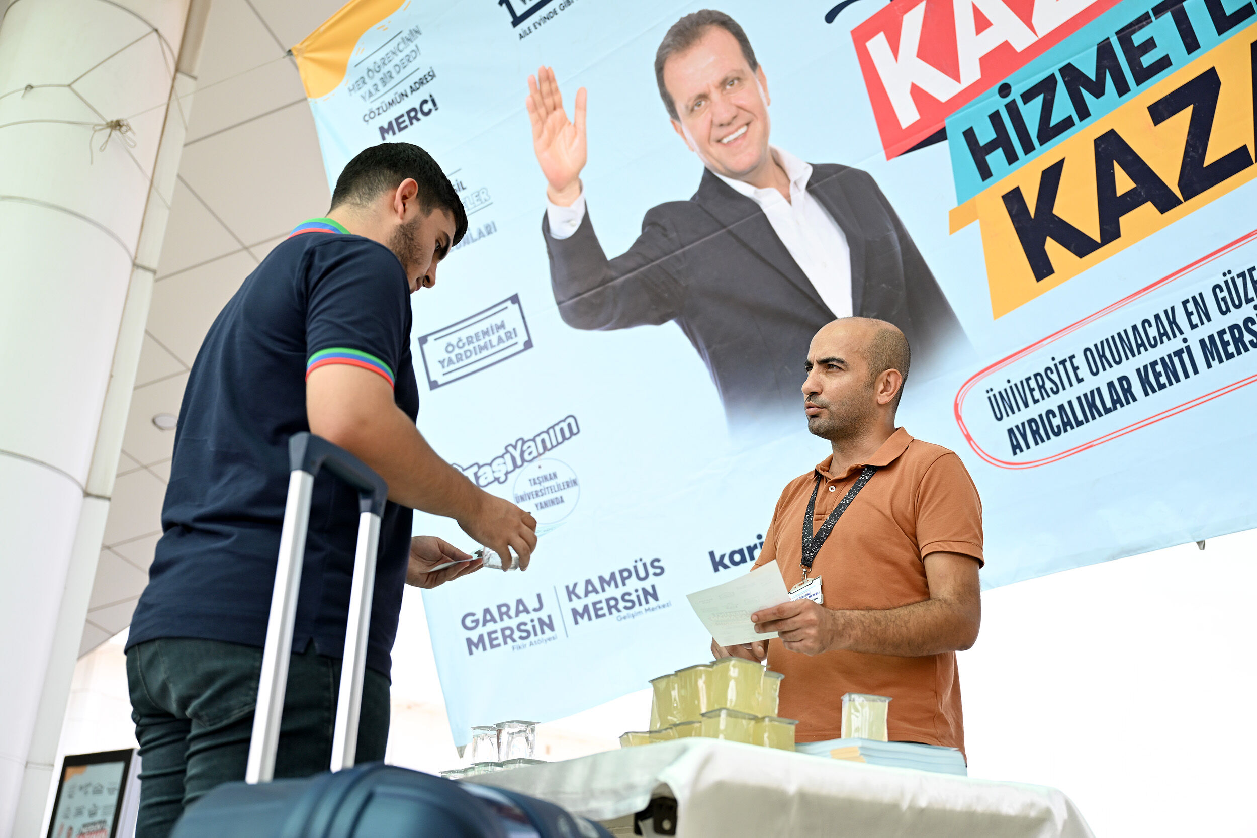 Büyükşehi̇r Üni̇versi̇te Öğrenci̇leri̇ni̇ Mersi̇n Ve Tarsus Otogarlarinda Karşiliyor (3)