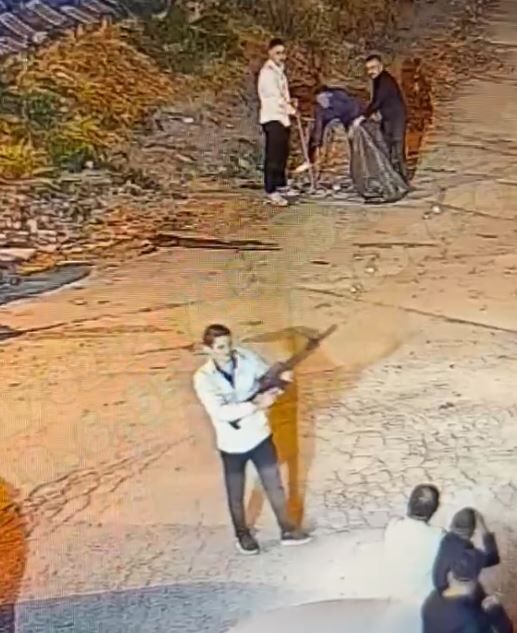 Düğünde havaya ateş açınca gözaltına alındılar