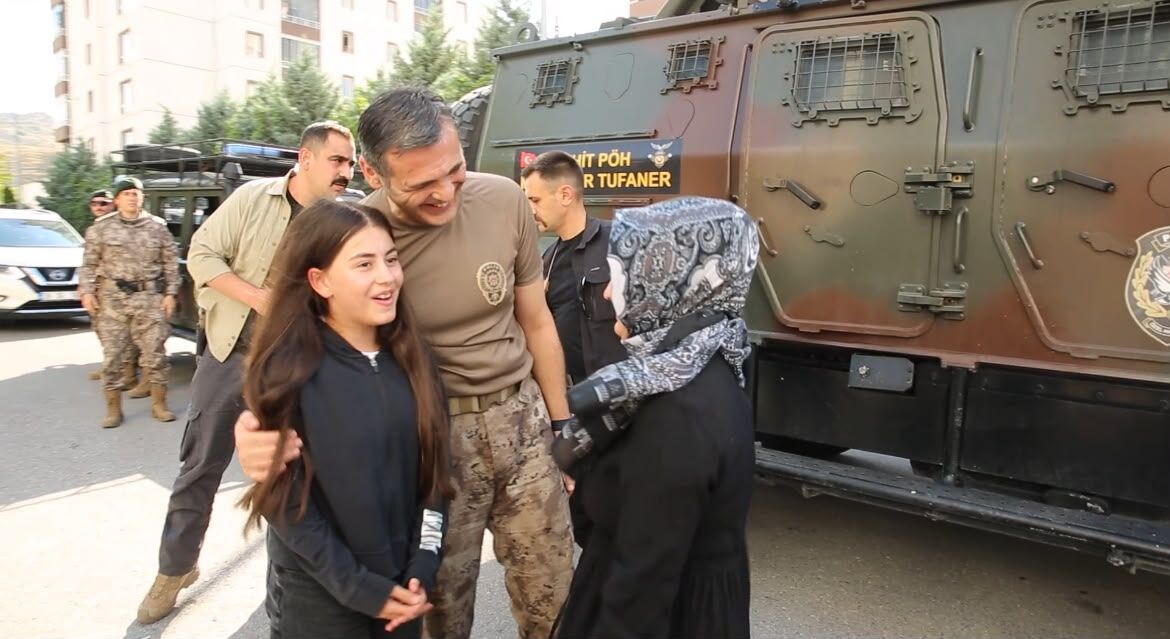 Şehit polis memurunun kızı Elif’e ilk gününde özel jest