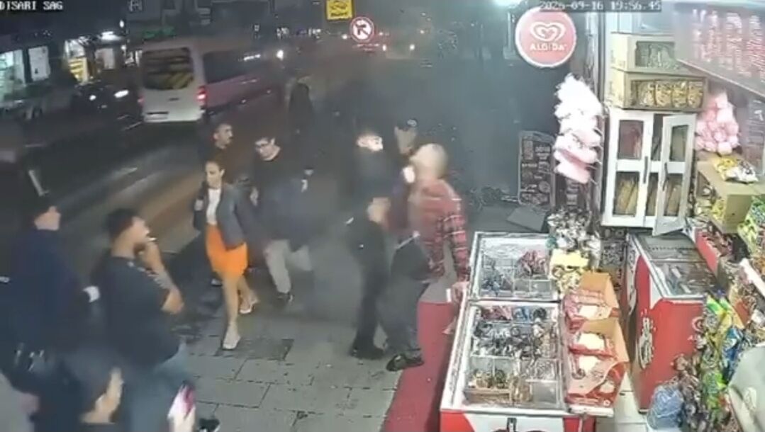 Sokak ortasında çifte saldırı güvenlik kamerasında