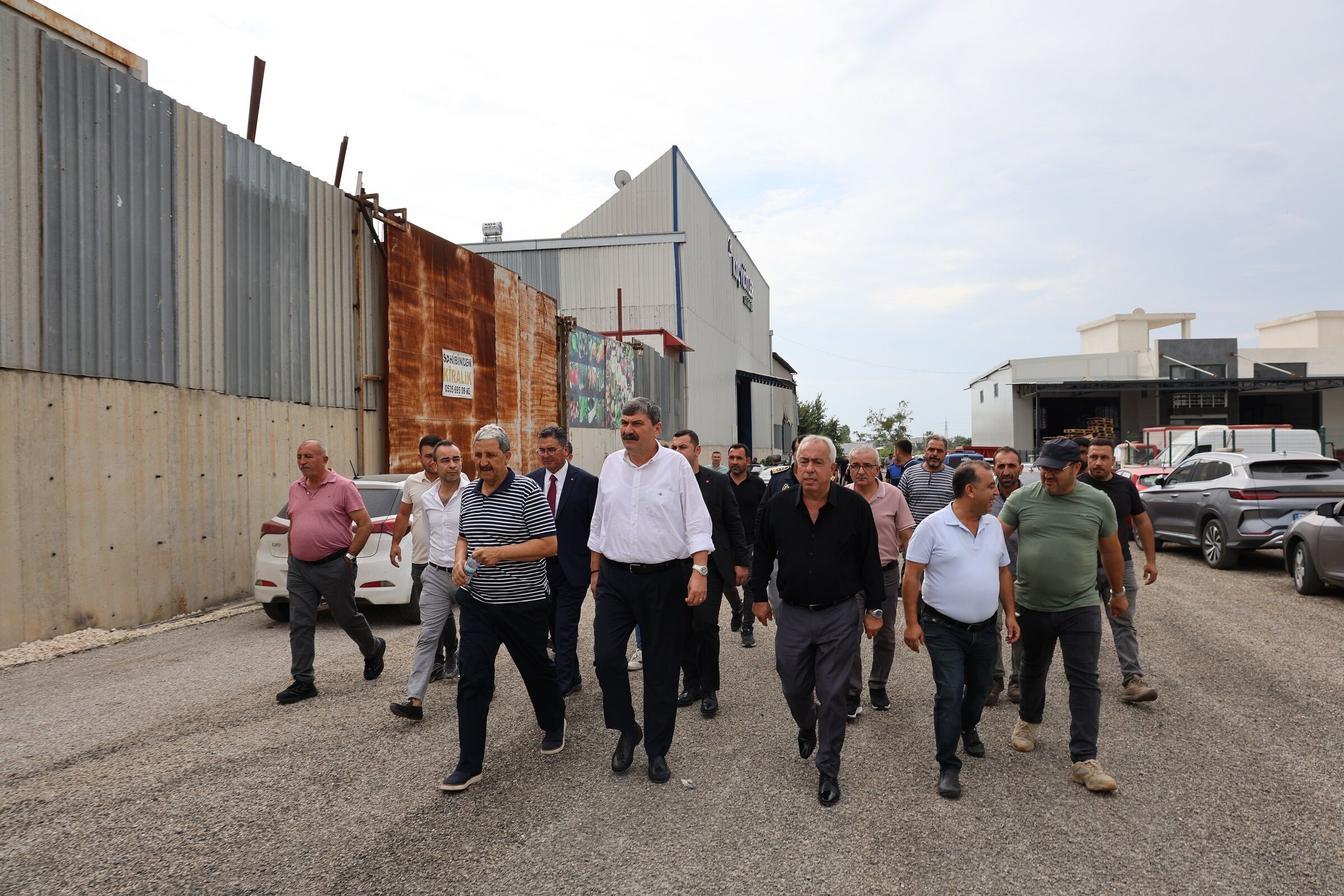 Yıldız, hurdacılara ziyarette bulundu