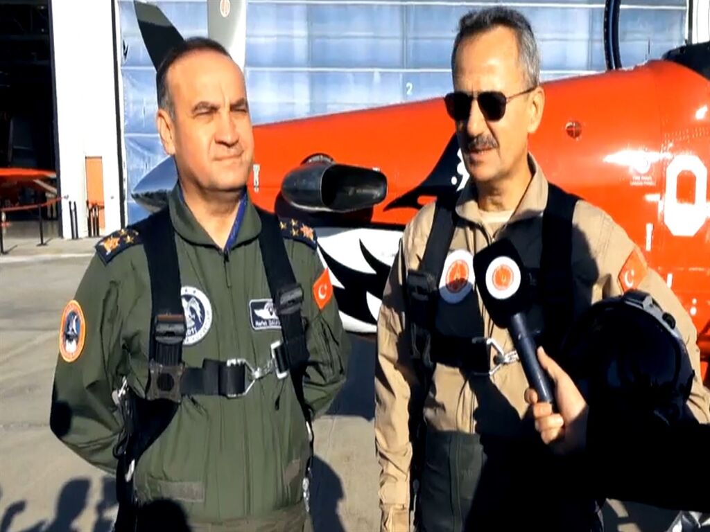 Hürkuş 2 Ve Jet Eğitim Uçağı Hürjet Ile Test Uçuşu Gerçekleştirdi