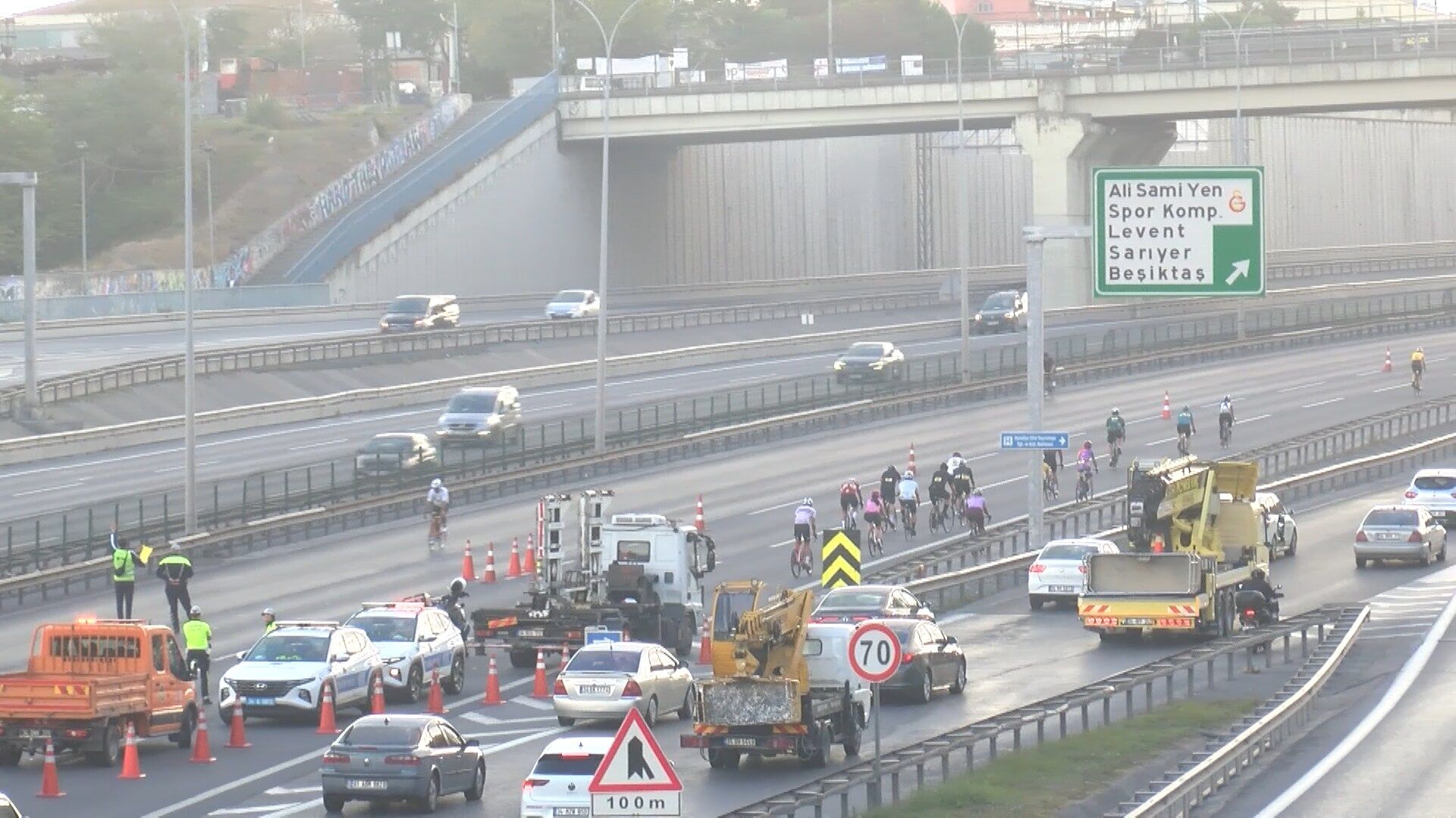 İstanbul’da Yarış Heyecanı Bazı Yollar Ulaşıma Kapatıldı (2)
