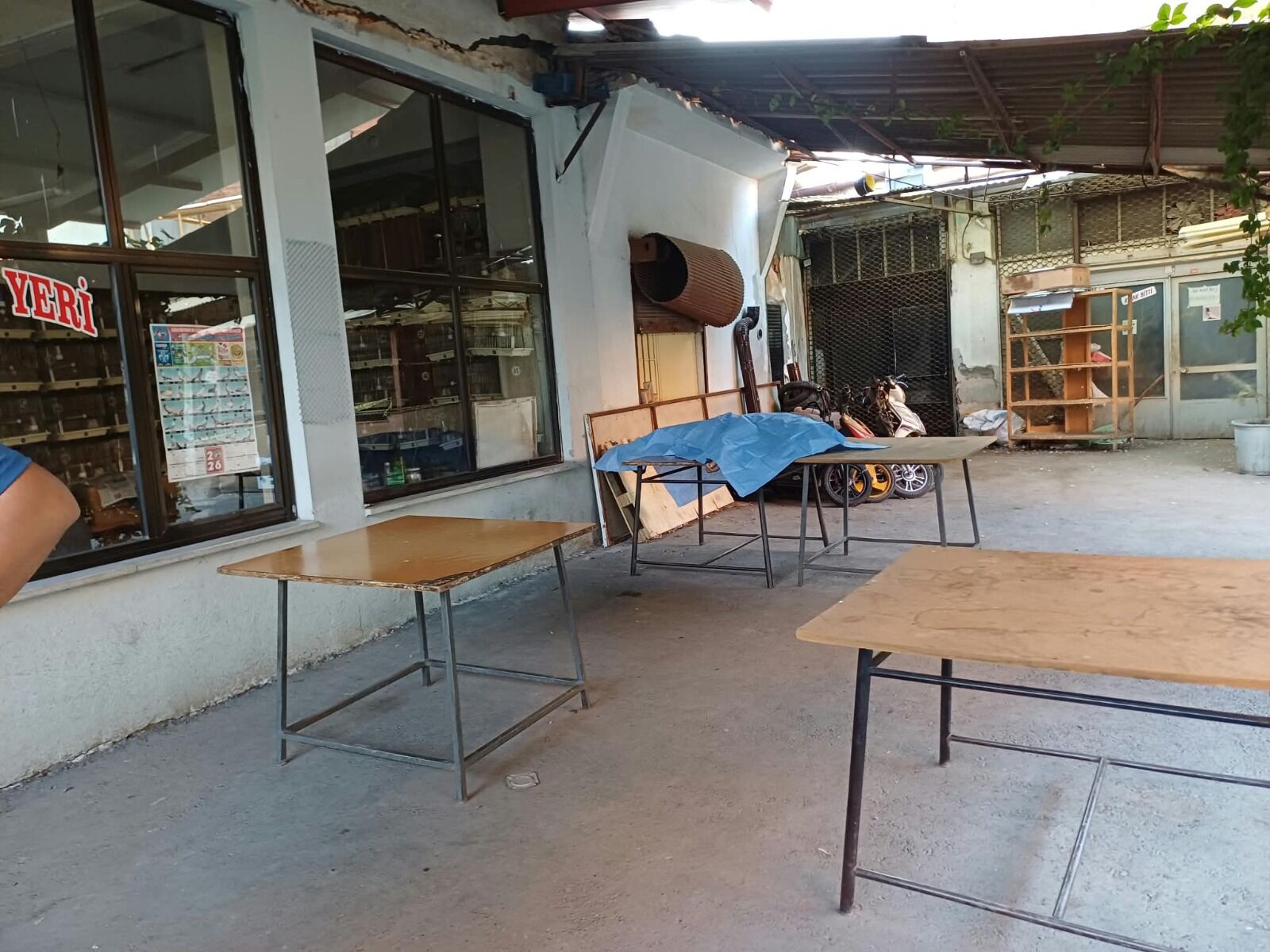 Salihli'de kıraathanede şüpheli ölüm: 2 gözaltı
