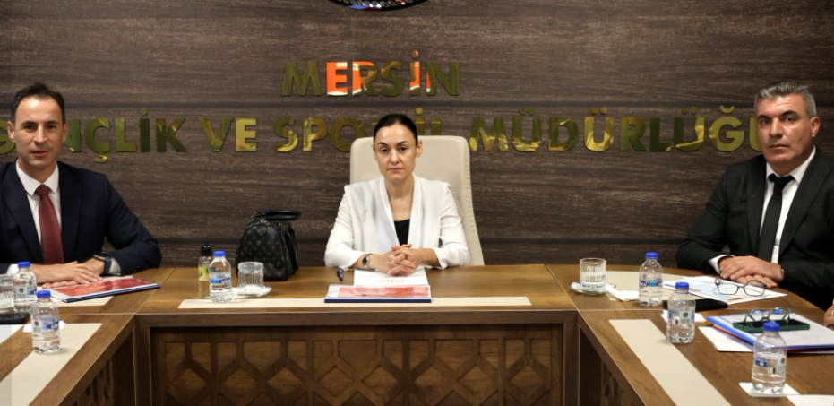 Mersi̇n Vali̇ Yardimcisi Beşi̇kçi̇