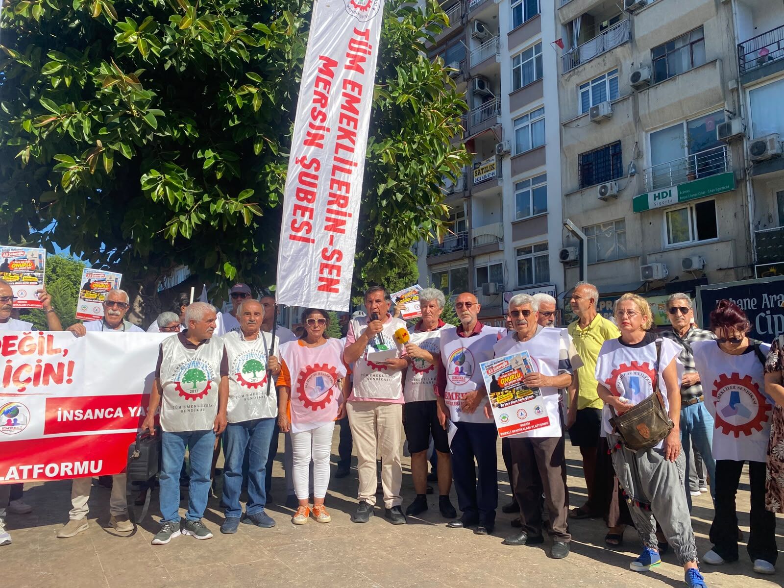 Mersin'de Emekliler Haykırdı