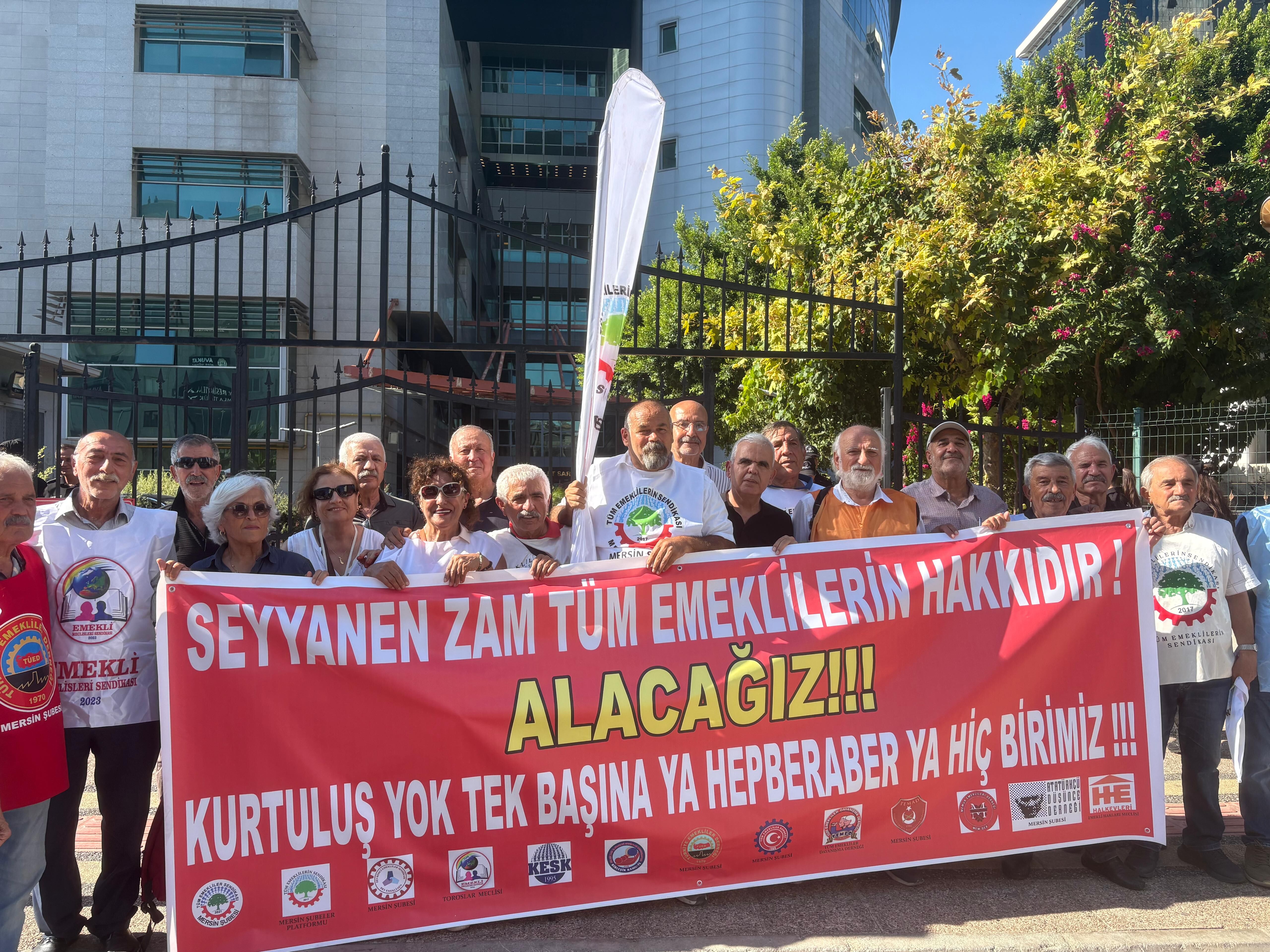 Mersin'de emeklilerden AYM'ye seyyanen zam çağrısı